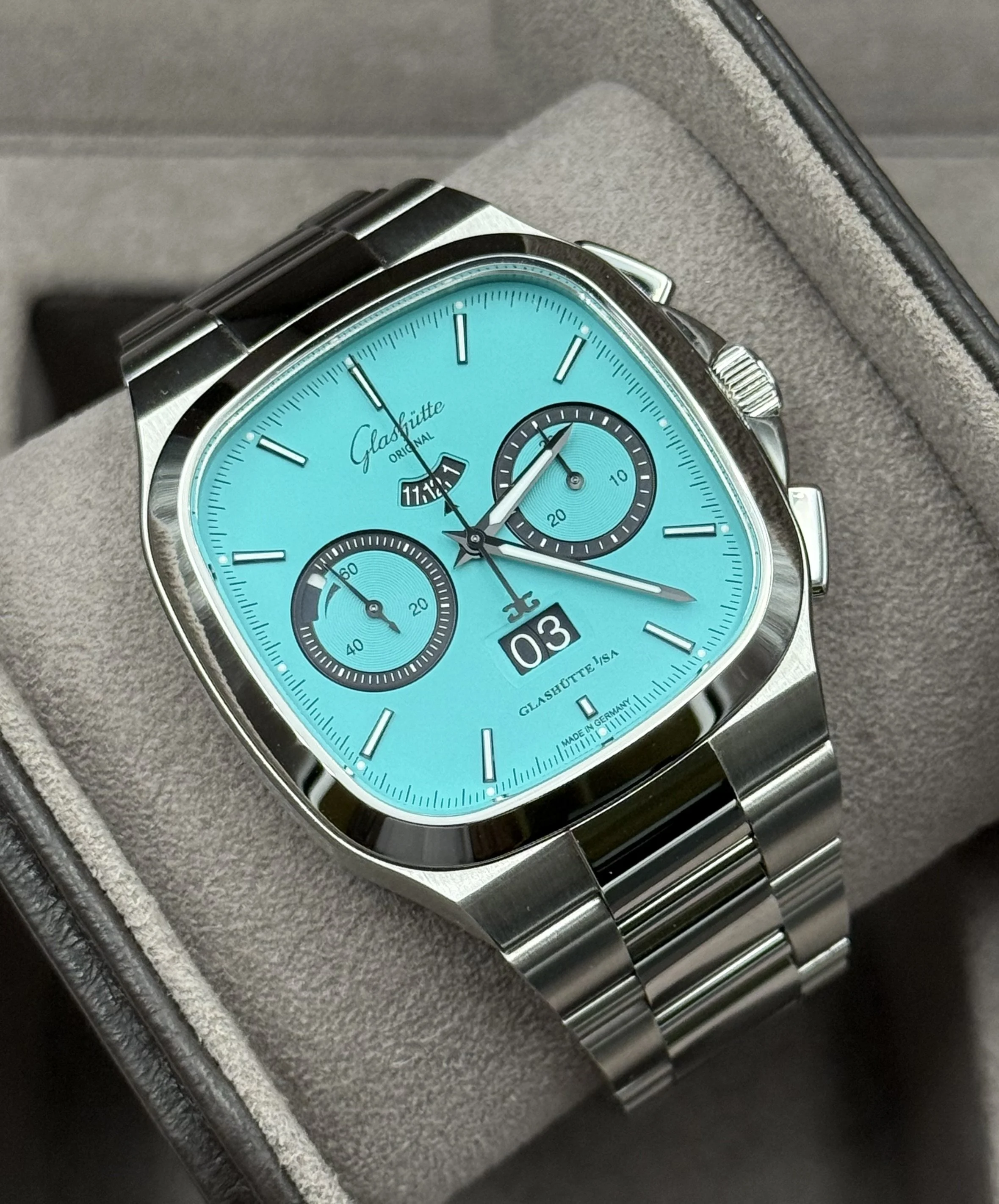 Glashutte Original Seventies “Swimming Pool” Panorama Date 1-37-02-16-02-63