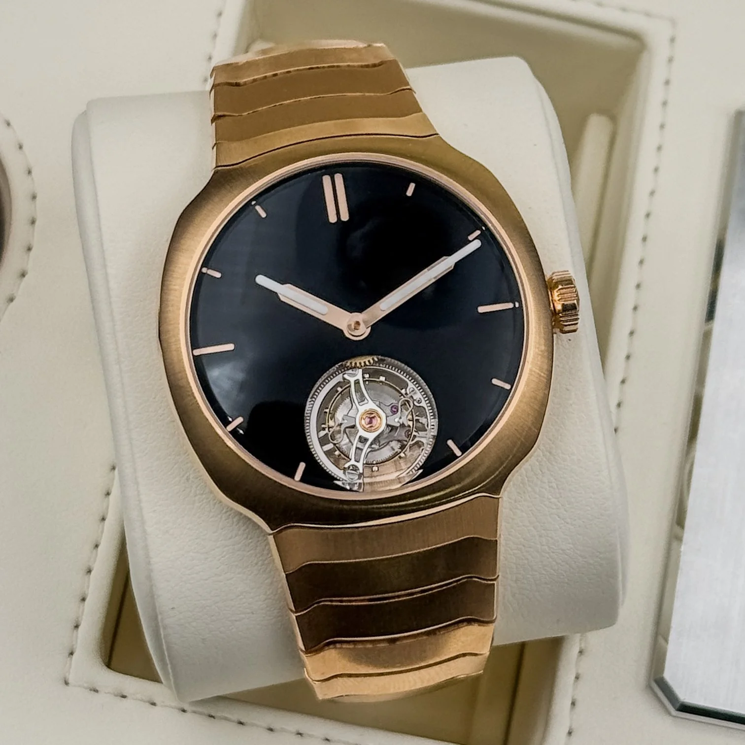 H Moser Streamliner Tourbillon Rose Gold Vantablack 40mm 6804-0400