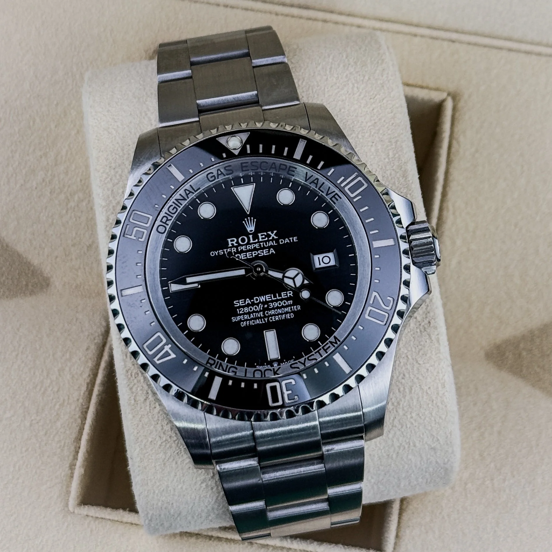 Rolex Deepsea Sea-Dweller Black Dial Steel 44mm 126660
