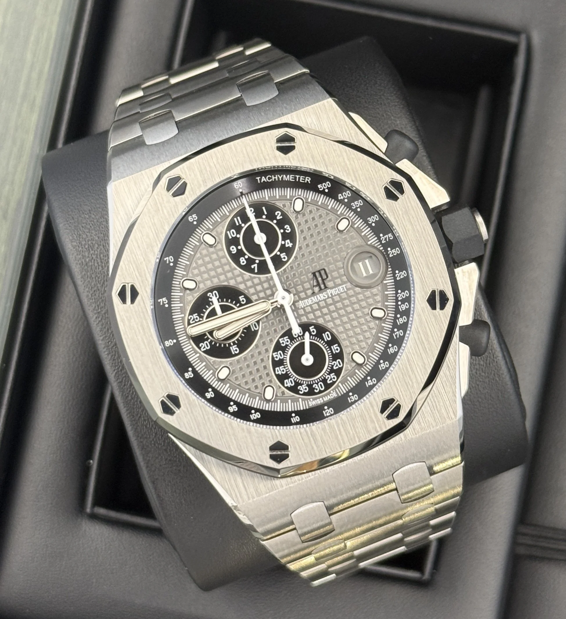 Audemars Piguet Royal Oak Selfwinding Chronograph 42mm Titanium 26238TI Men's Watch