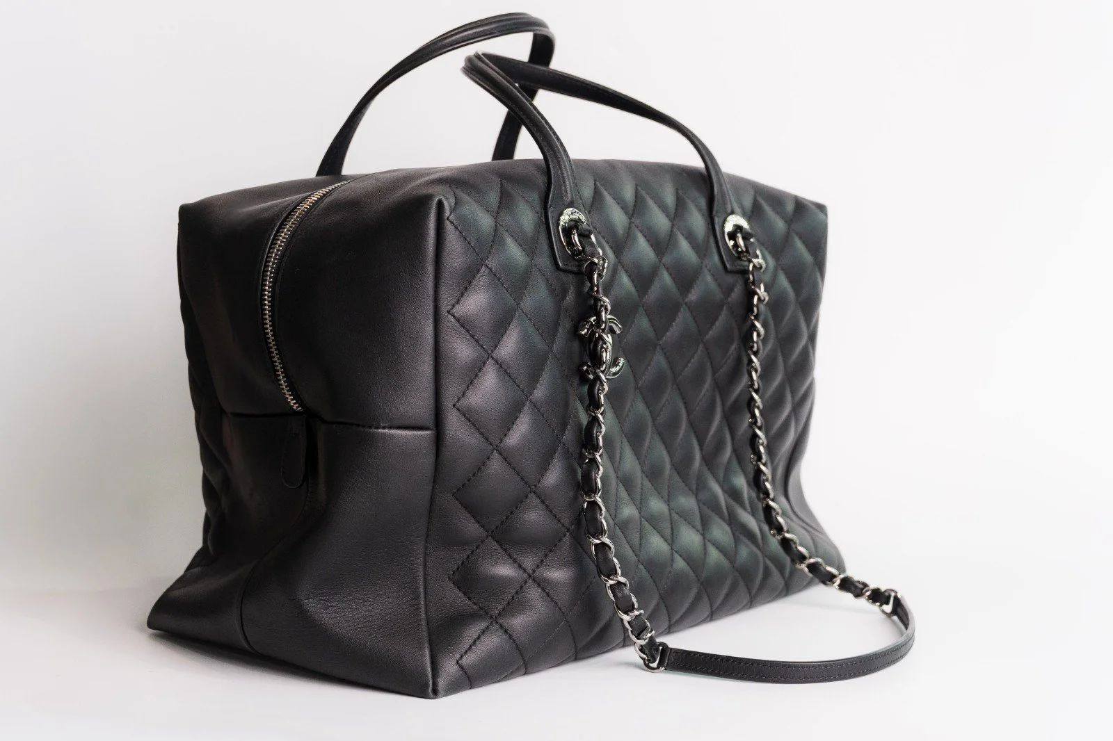 chanel-cc-delivery-tote-02.jpg