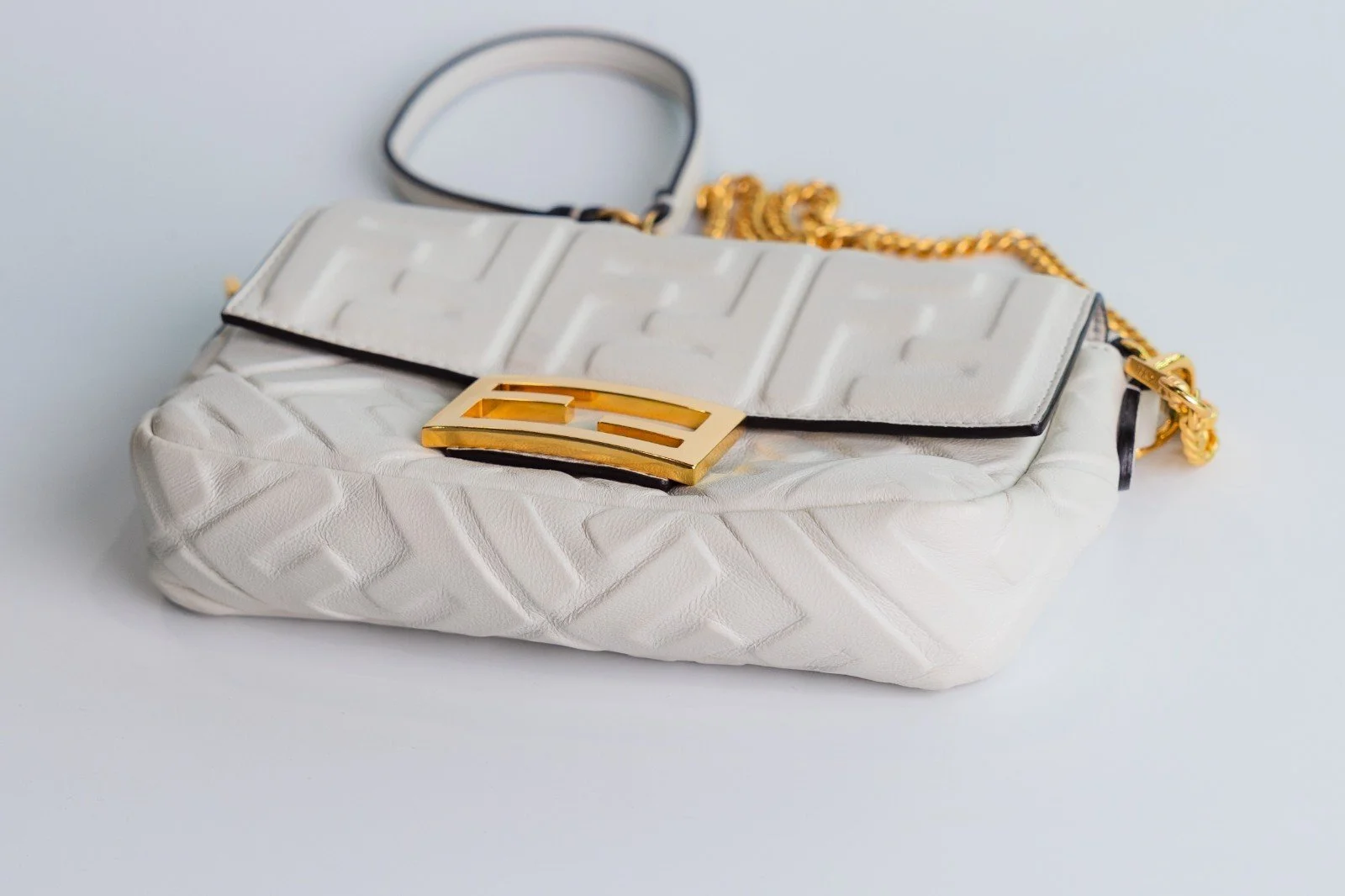 fendi-baguette-mini-white-02.jpg