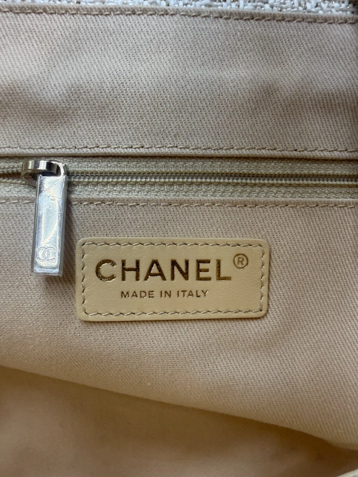 chanel-deauville-tote-04.jpg