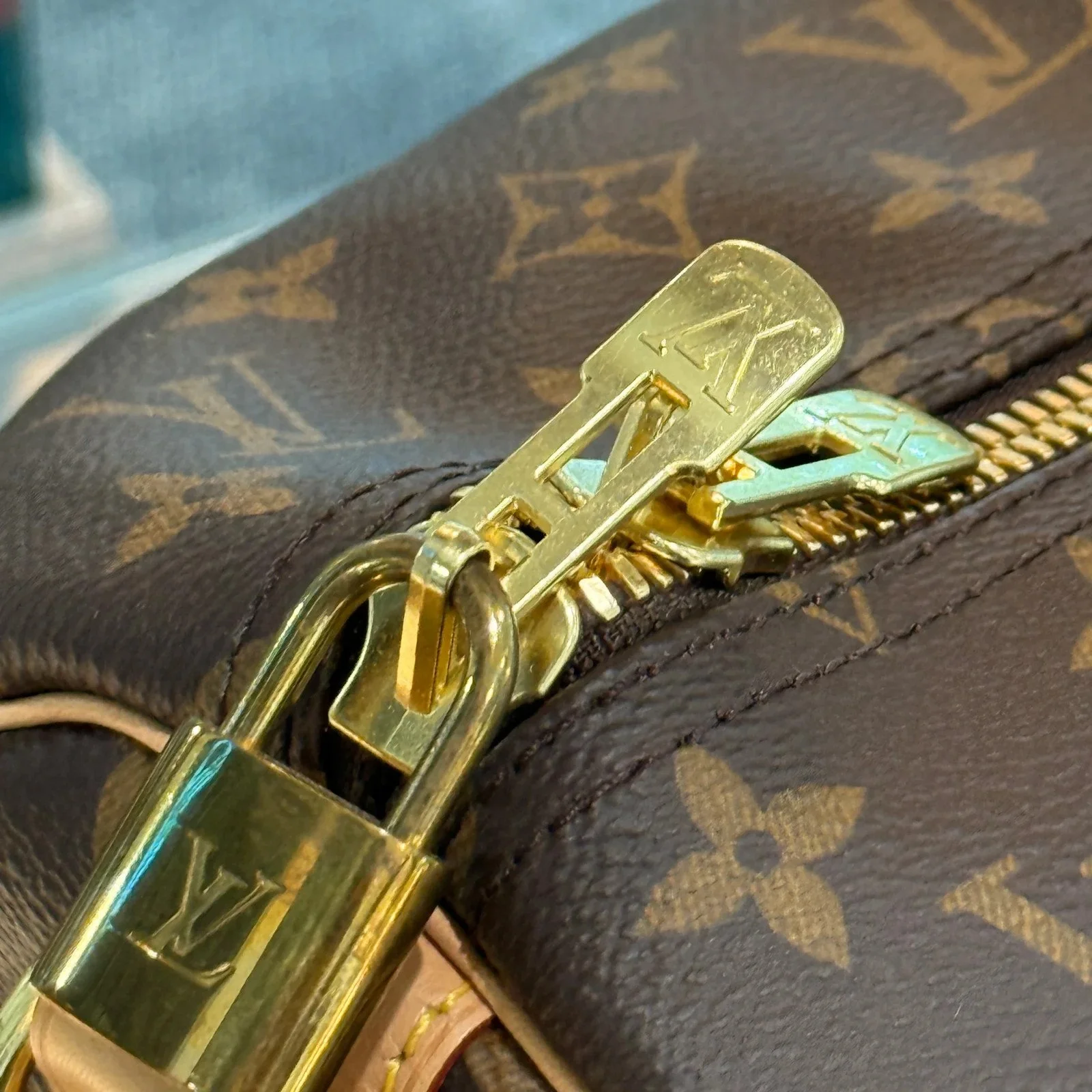 lv-keepall-bandouliere-55-07.jpg