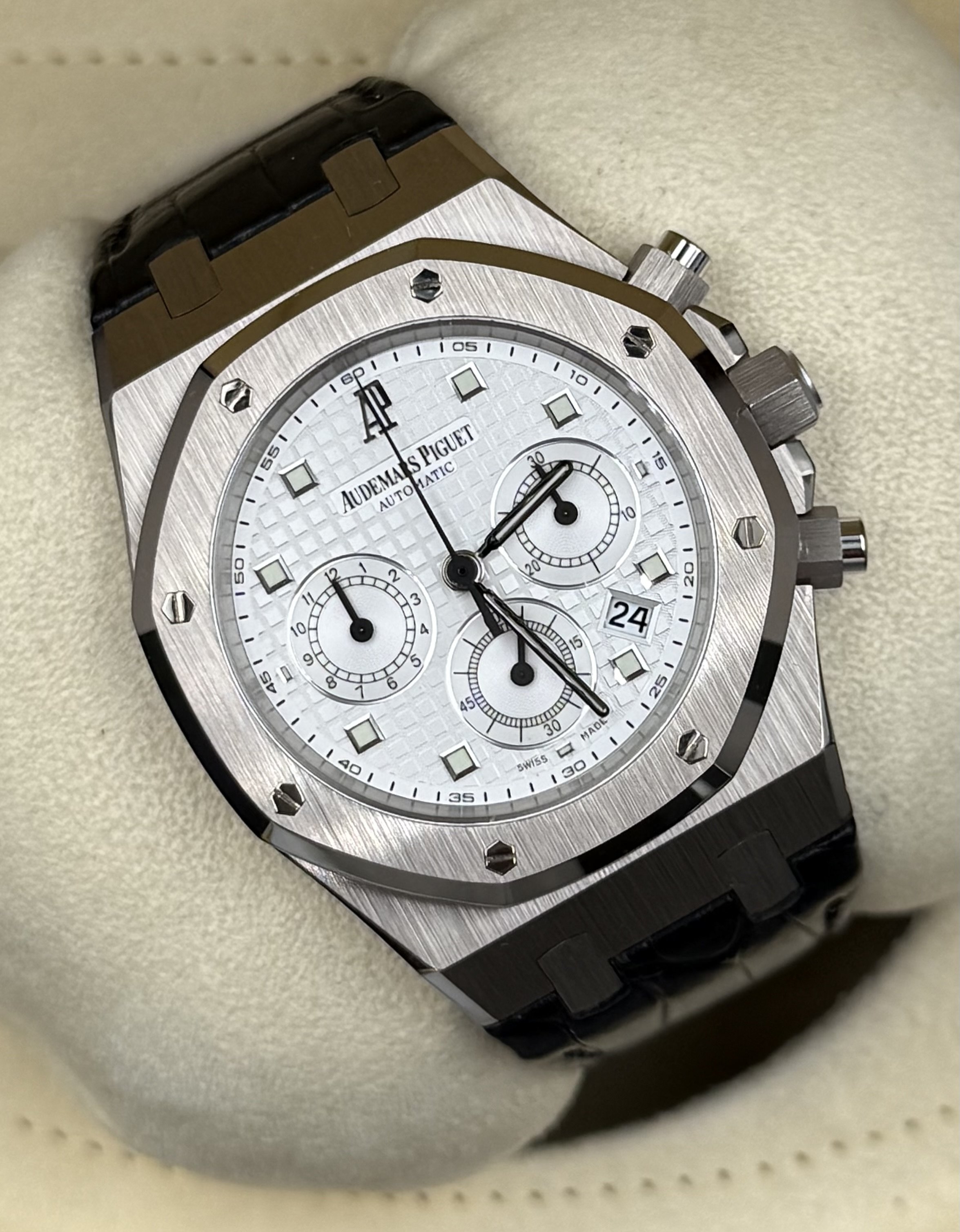 Audemars Piguet Royal Oak 26022BC.OO.D002CR.01 39mm 18k White Gold