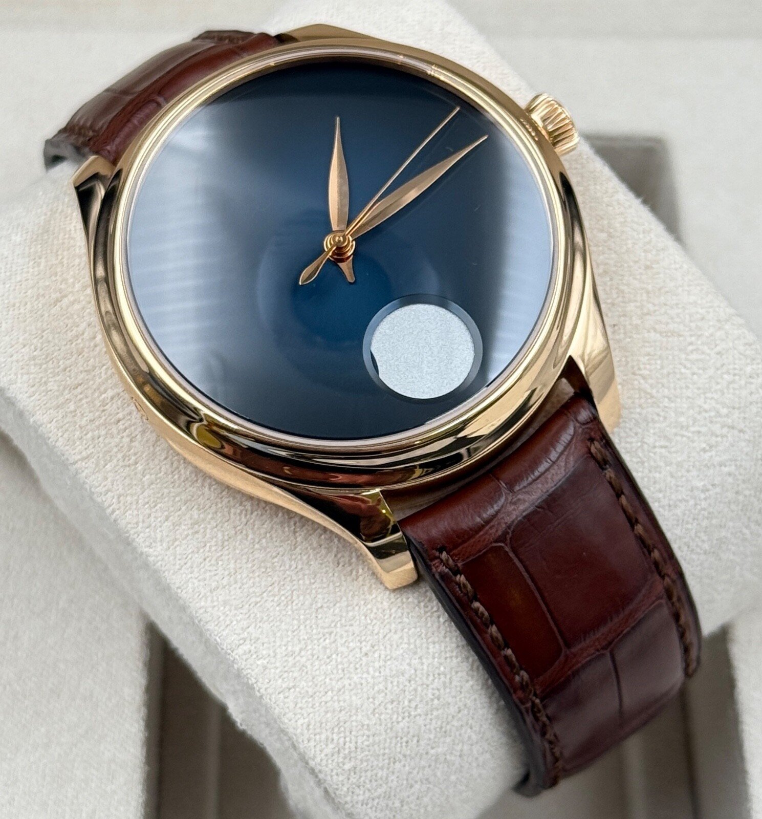 H. Moser & Cie. Endeavour Perpetual Moon 1801-0400 42mm Red Gold Men's Watch