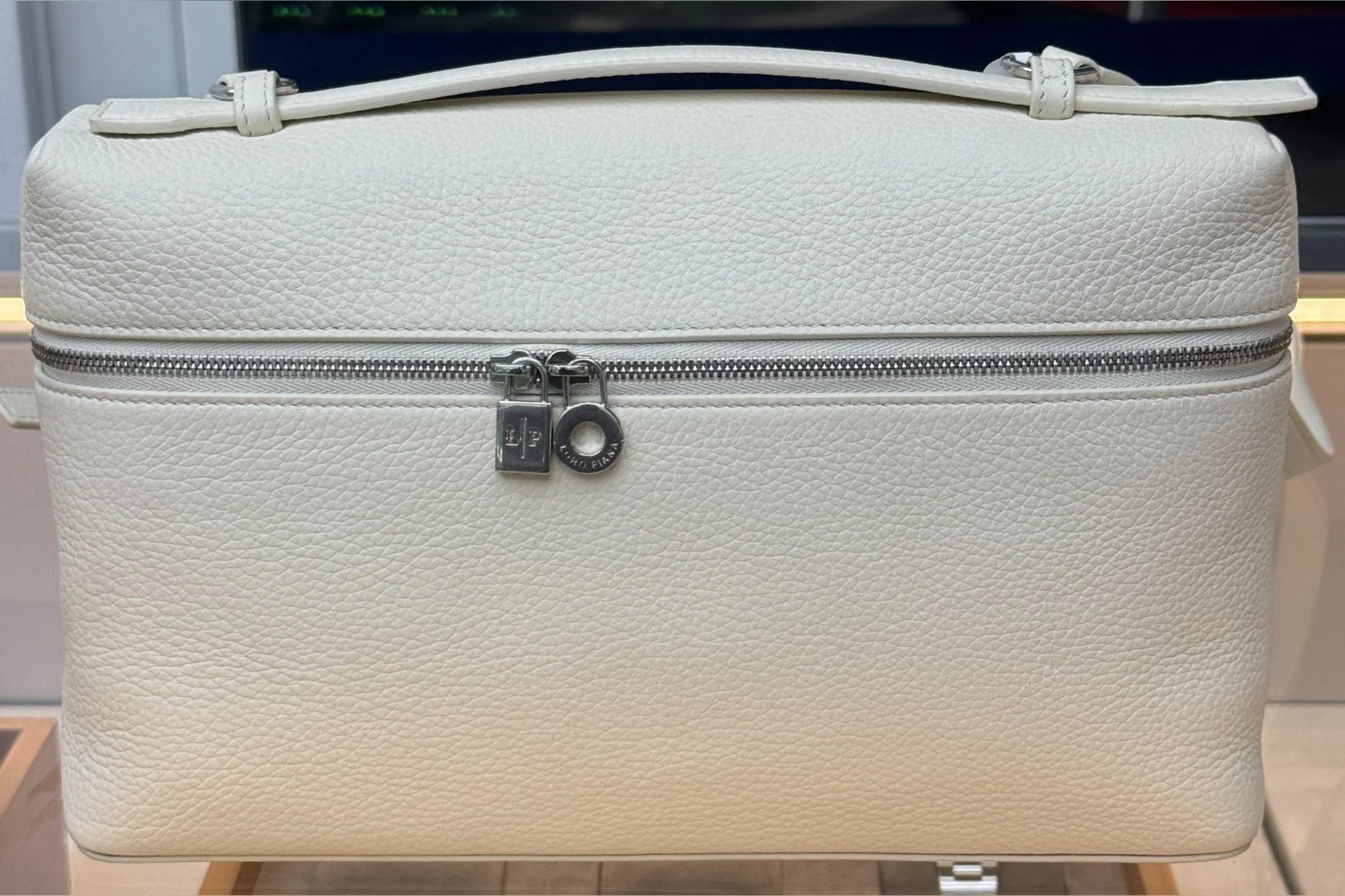 Loro Piana Extra Pocket Bag L27