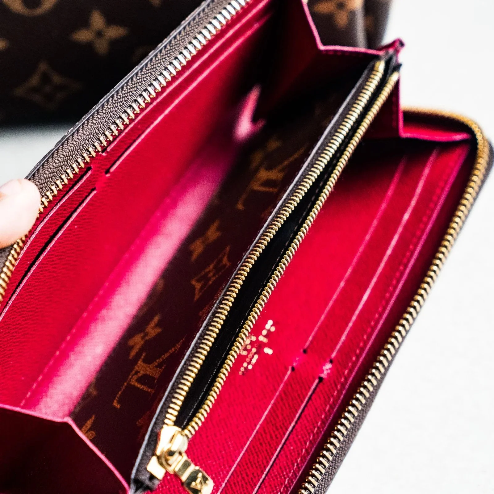 lv-graceful-clemence-wallet-07.jpg