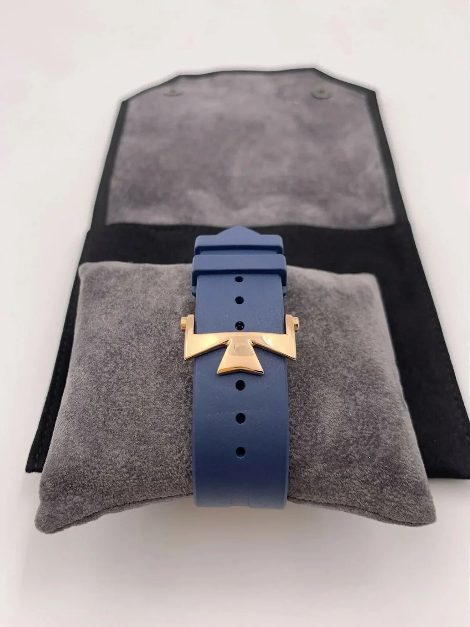 Vacheron+Constantin+Overseas+Chrono+49150+7.webp