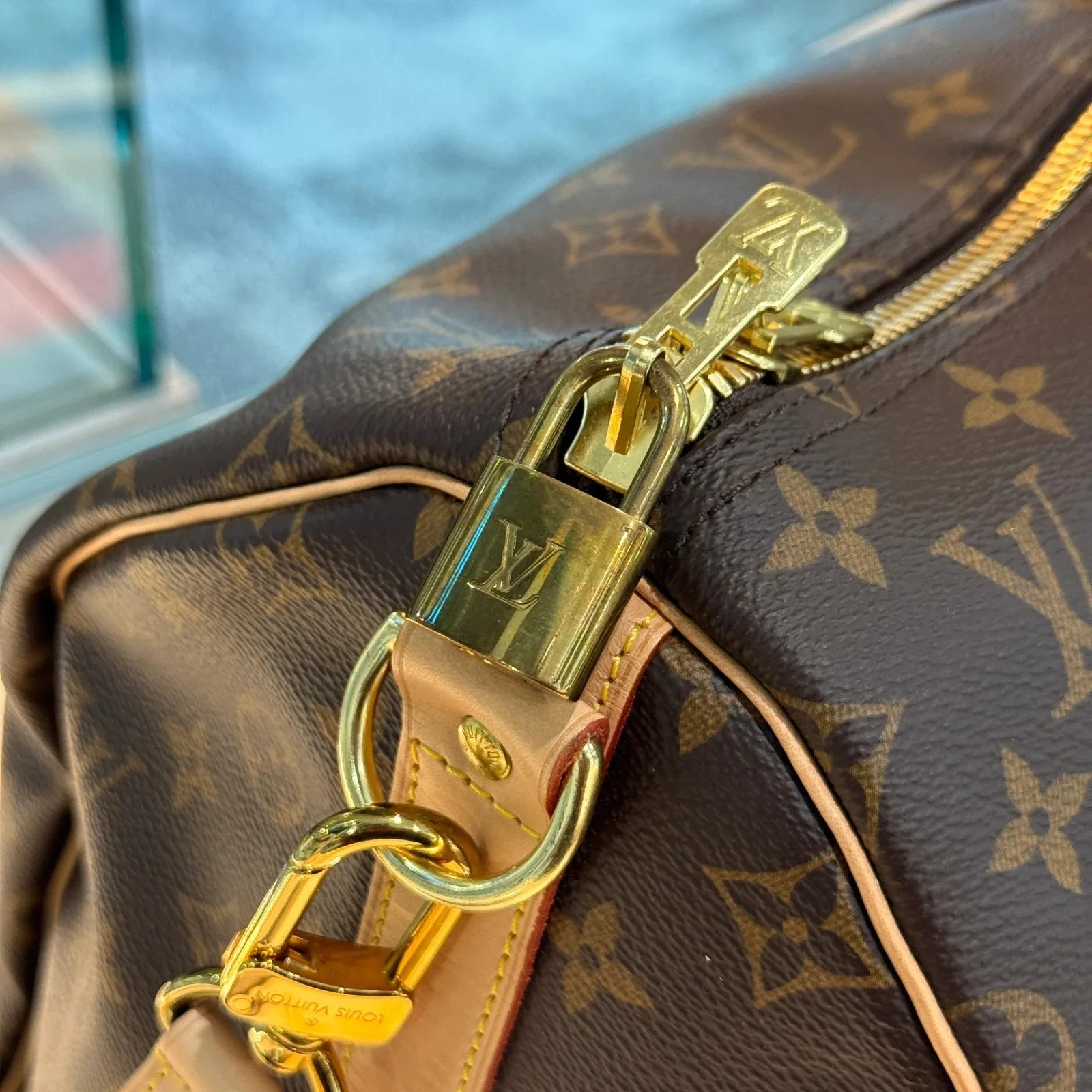 lv-keepall-bandouliere-55-06.jpg