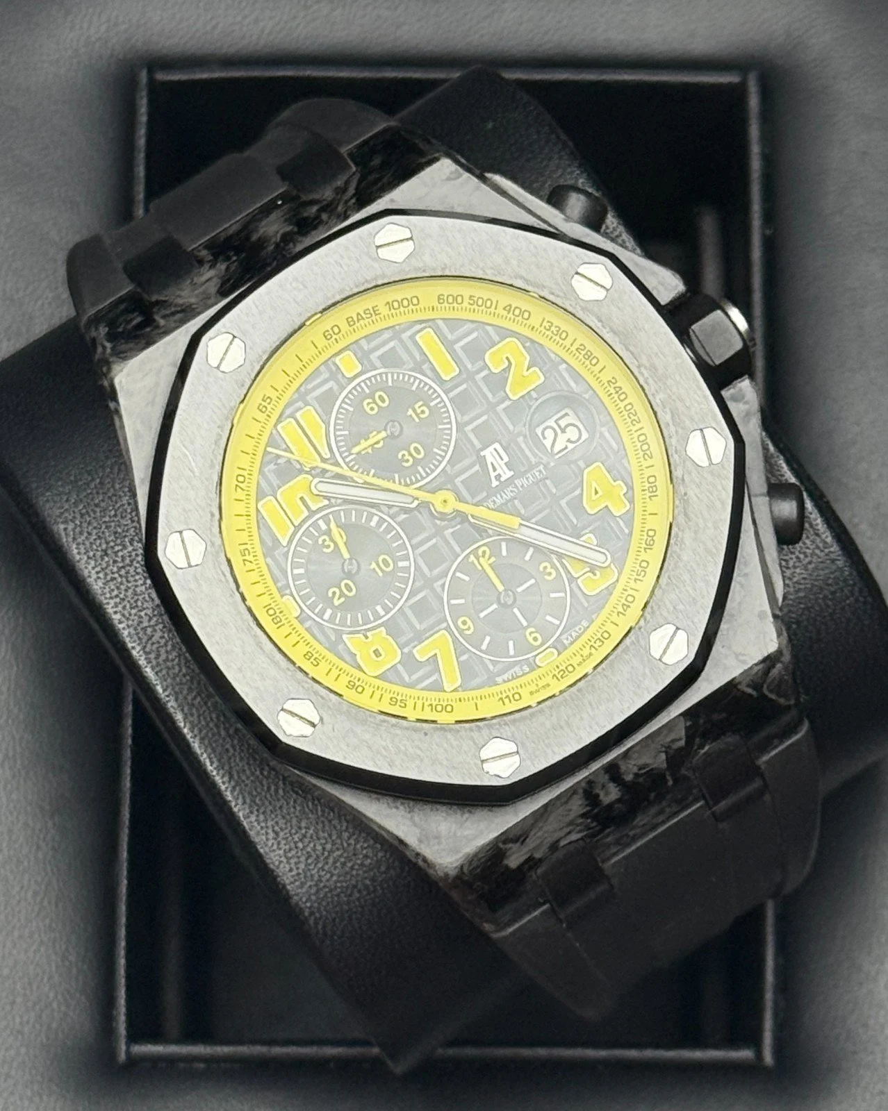 Audemars Piguet Royal Oak Offshore Bumble Bee Forged Carbon Black Yellow 26176FO.OO.D101CR.02