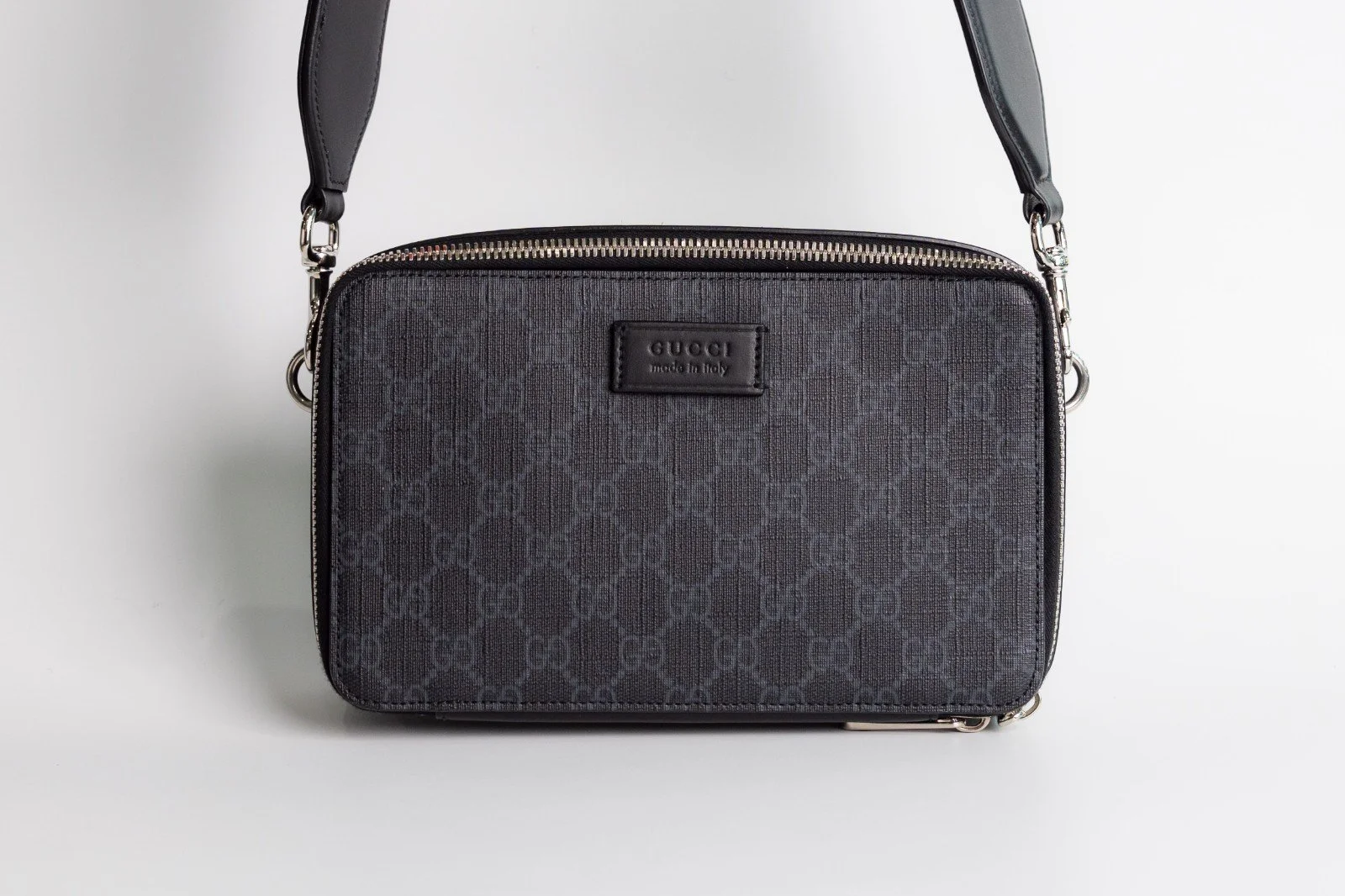 gucci-mens-messenger-web-07.jpg
