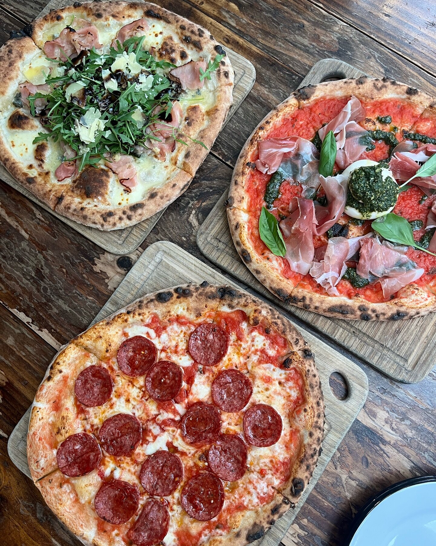 To share or not to share&hellip; that is the question

#thecaptainofaireys #pizza #woodfired #woodfiredpizza #aireysinlet #greatoceanroad