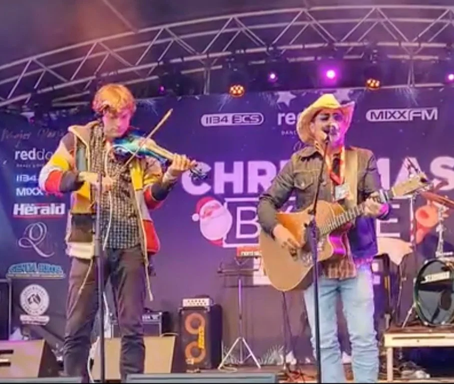 Not long not until the @aireysinletmusicfest 
We so excited to be one of the free stages throughout town. 
So book your spot to come listen to the @orchardmatty &amp; @carl.dickens play at 11:30am Sunday. 
Book your table and enjoy the fun!! 

#airey