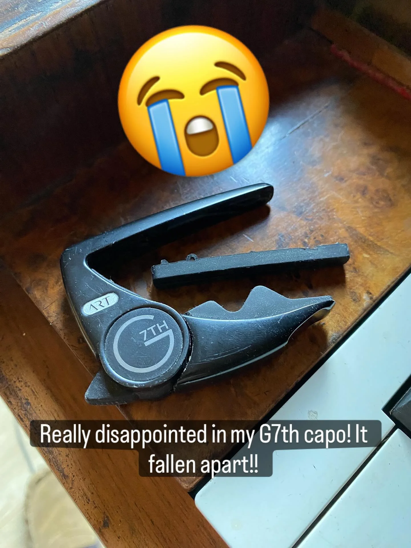 Really thought I’d found the perfect capo when I got my @g7thcapo. Sadly it’s come to an end 😭 it’s literally come apart during a gig, have no idea how or why, little springs went everywhere, no chance of finding them and it’