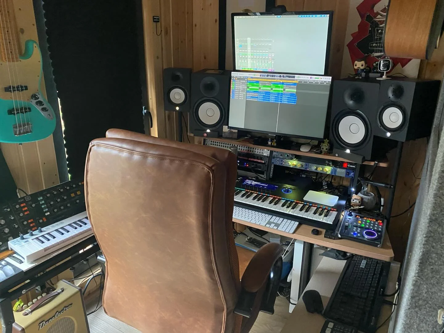 Phew 😮&zwj;💨 finally all back together, new speakers in place, screens adjusted to new positions (that was pain in the h8le, but worth the hassle in the end). Re configuring of the patch bay also done with more gear and instruments connected all th