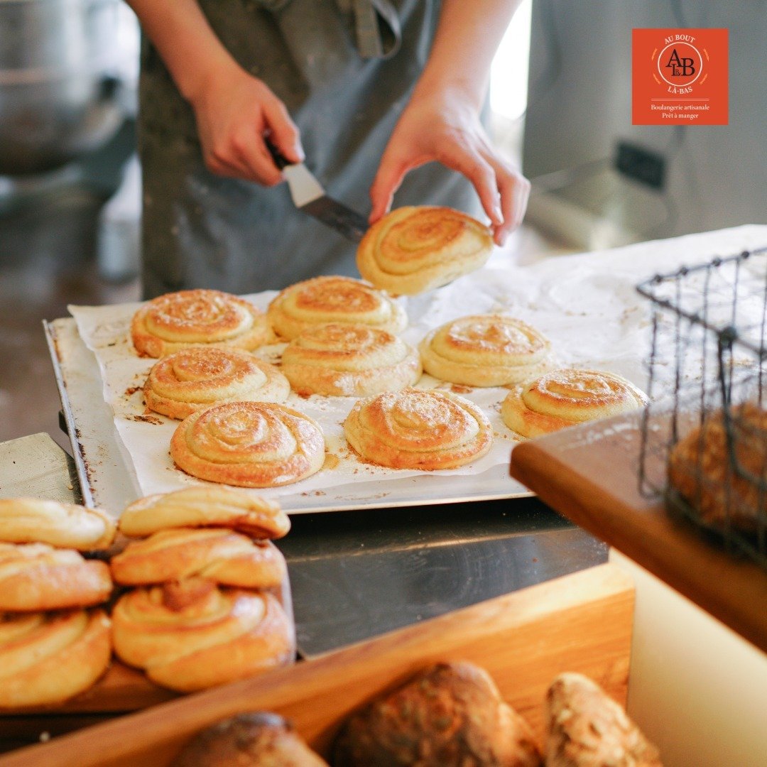 Plaisirs sucr&eacute;s pour &eacute;gayer votre journ&eacute;e! Nos p&acirc;tisseries sont la cl&eacute; d'un sourire radieux. 
😊🍰 
Sweet pleasures to brighten your day! Our pastries are the key to a radiant smile.