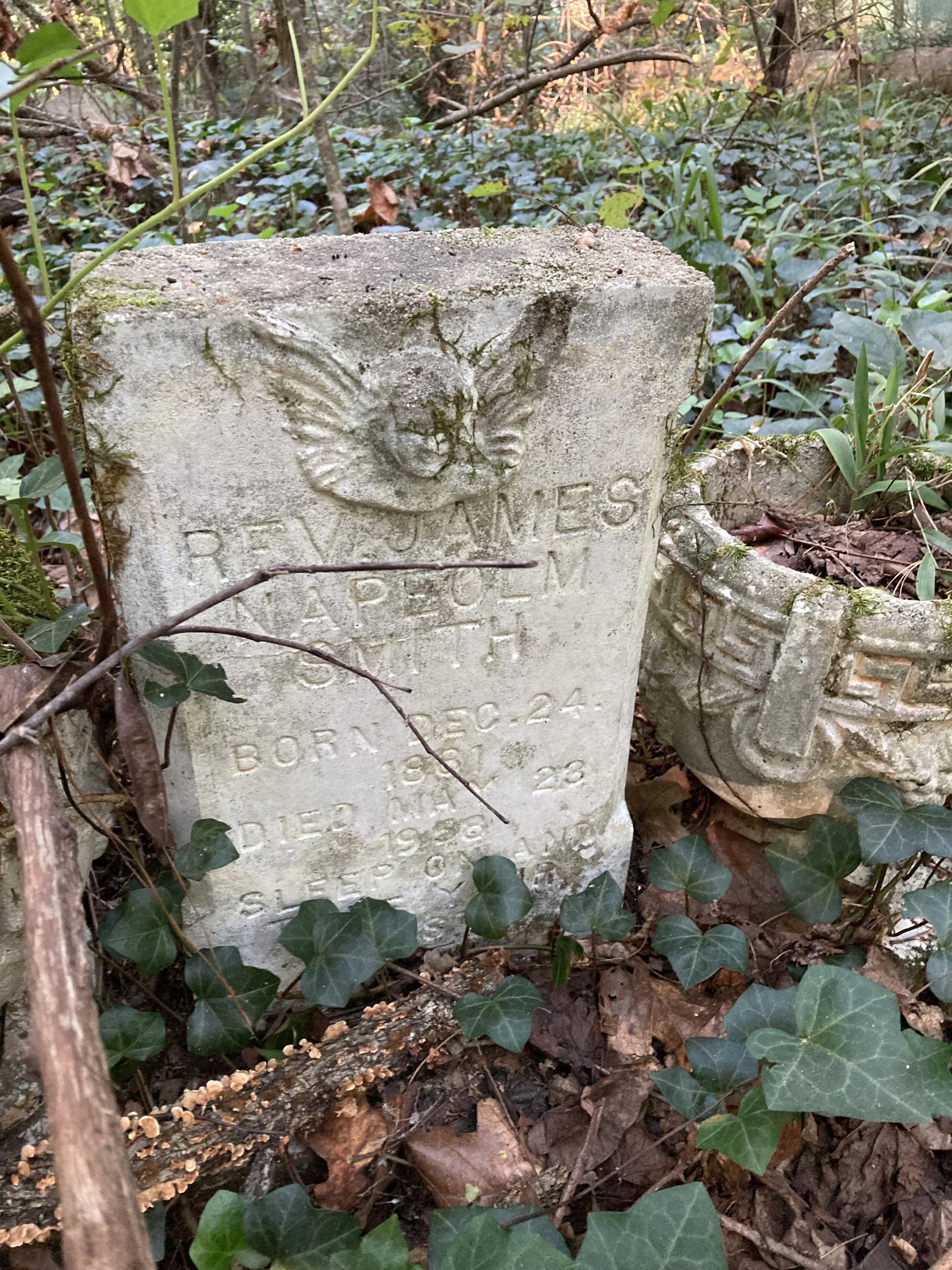 Rev James Smith grave.jpg