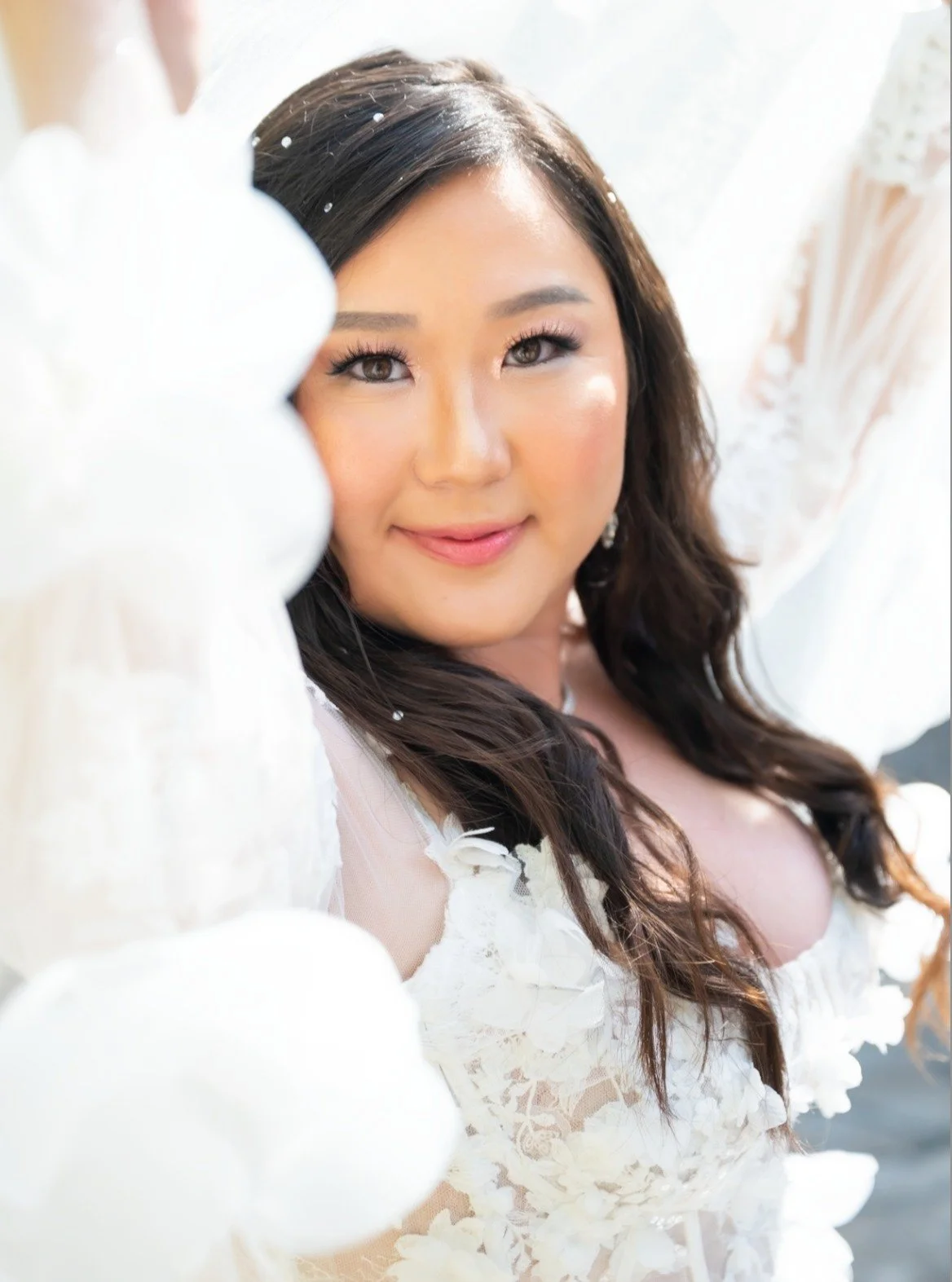 Want a wedding day that actually feels like a vacation? 🥂 Morning weddings at @paradisecoveorlando near Disney mean you&rsquo;re done by 2:00 PM. Imagine having a gourmet brunch, a champagne toast, and then spending the entire afternoon lounging by 