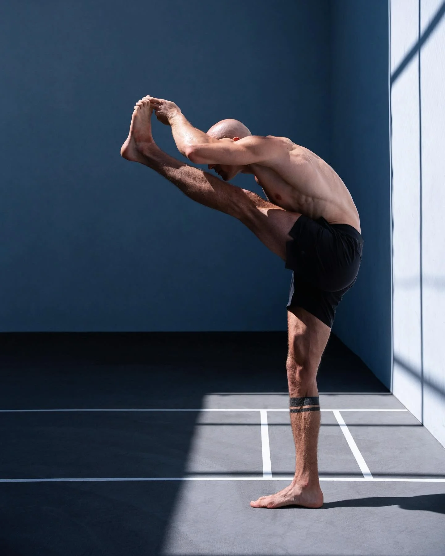 it&rsquo;s the consistent, steady steps that lead us to our best selves
photos with @jan_gru_ x @inneryoke @alanbiasi 

#consistency #yoga #yogaphotography #yogaeveryday #miamiphotographer #yogamen