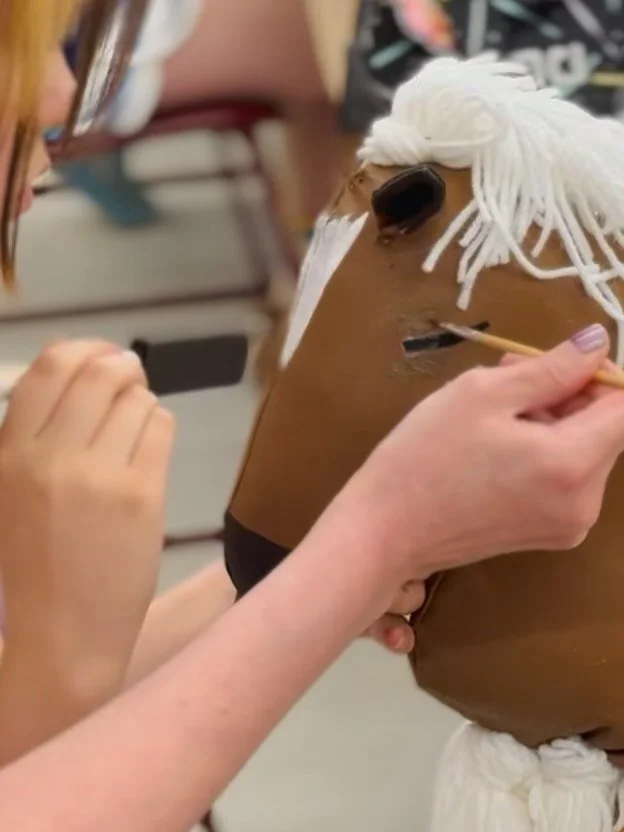 Fantastic turnout yesterday at the @team.rowan Pride Pony Club Hobby Horse Workshop! 🐴

Check out all the FABULOUS reinbow hobby horse creations from the Team 💛 

🔗BLOG POST LINK IN BIO 👉 Read more about the workshop, what &ldquo;Free To Be Proud