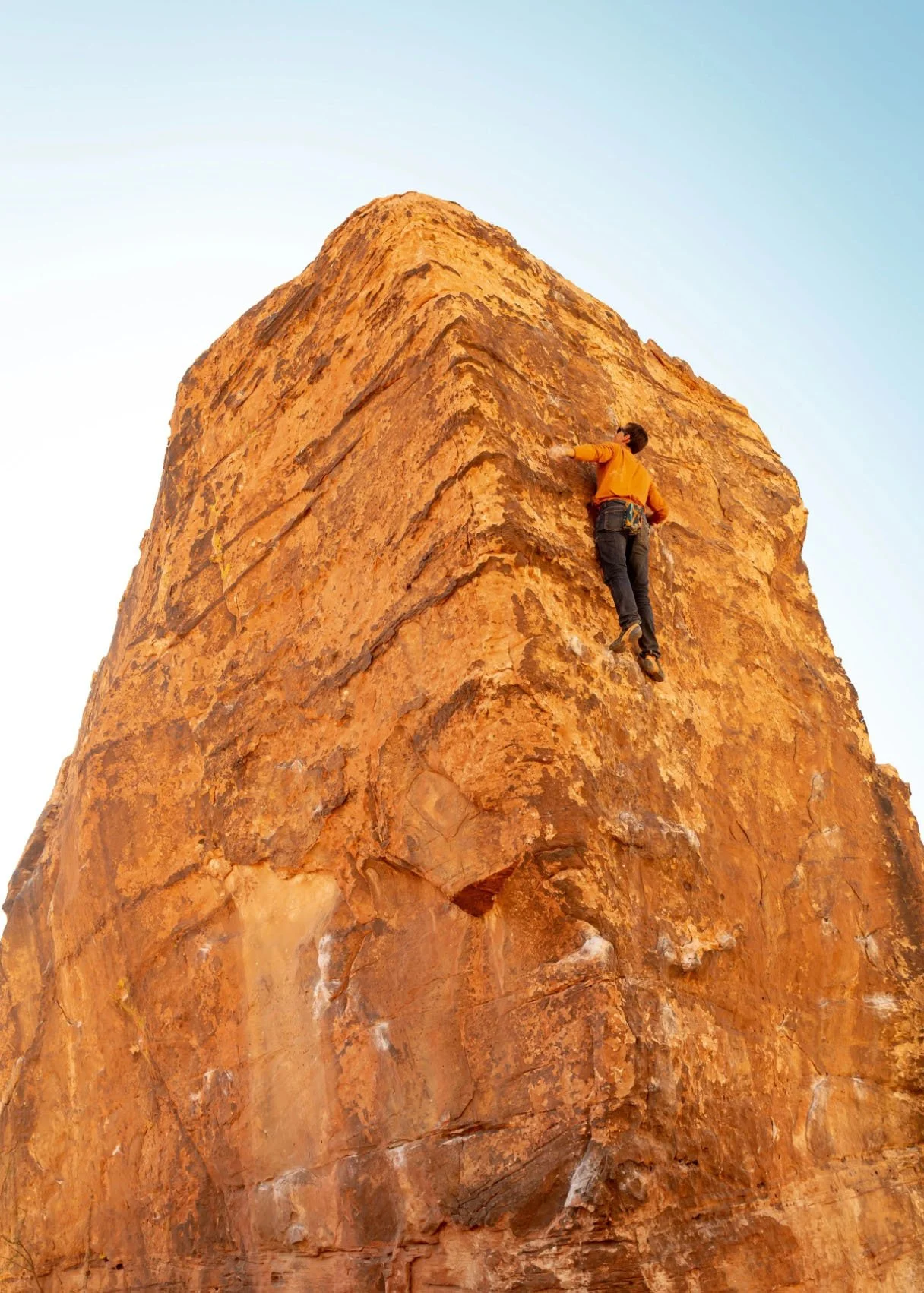 Man-climbing-boulder-Red-Rocks-Las-Vegas-NV-web.jpg