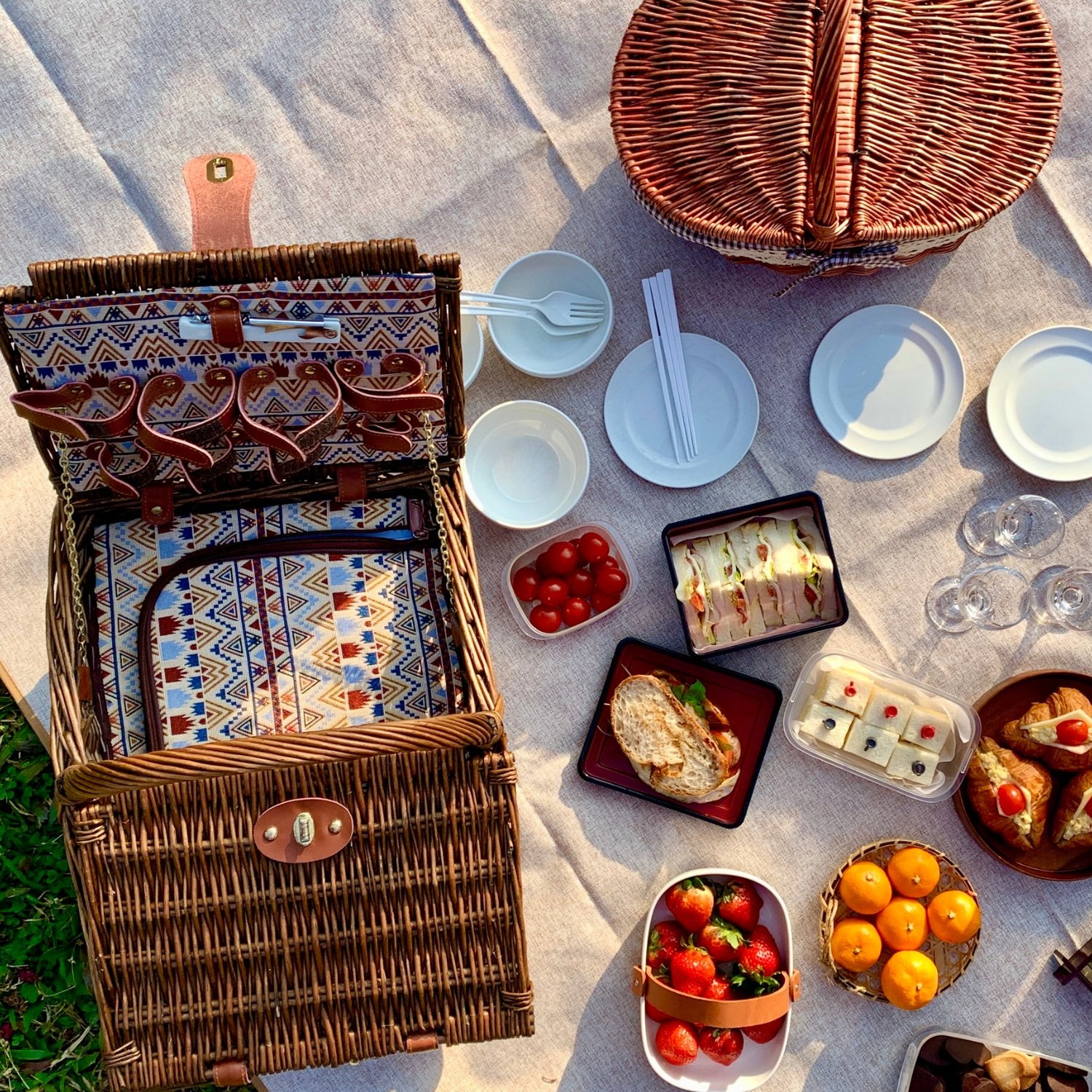 Picnic+2.jpg