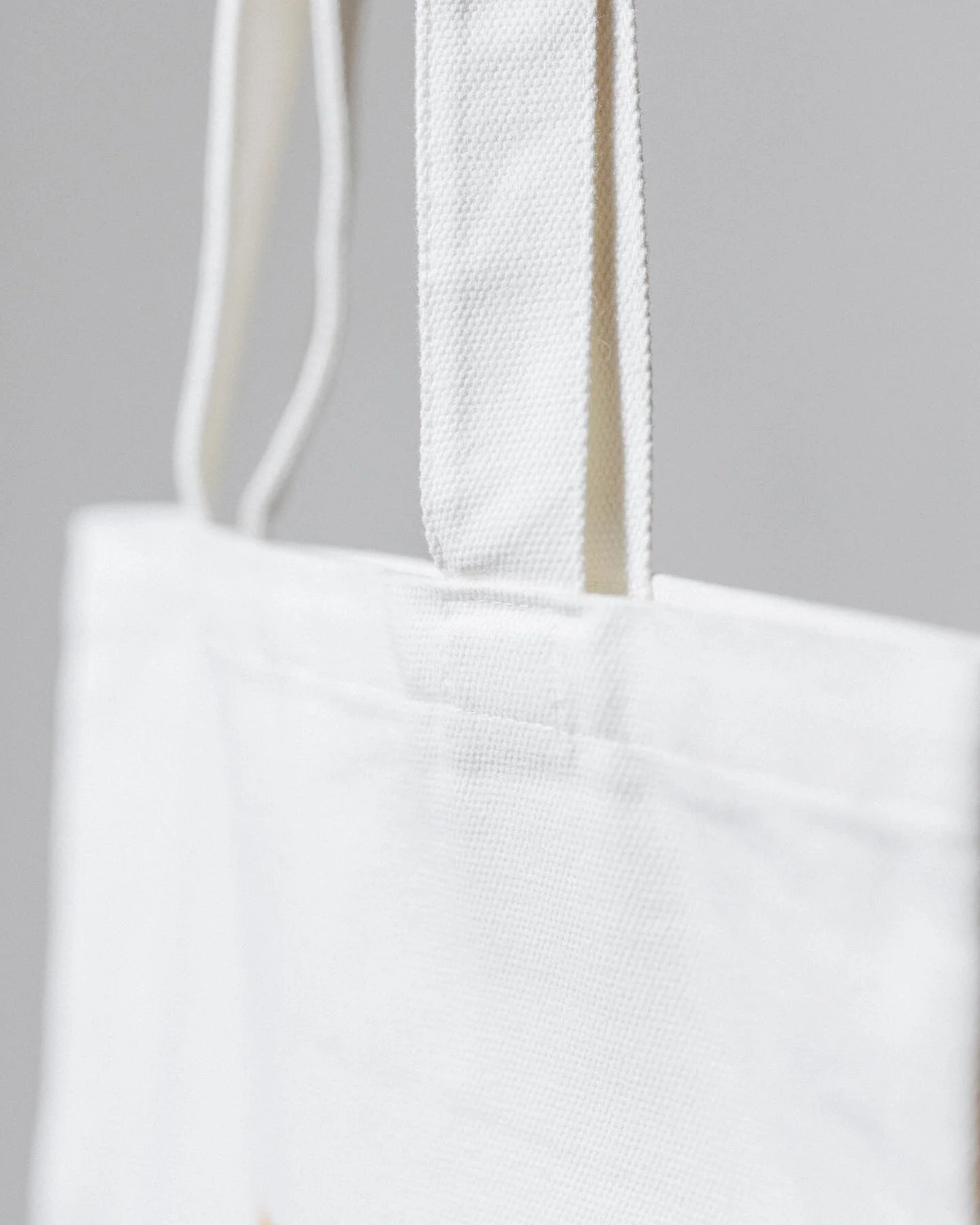 ✨GIVEAWAY✨

May is here, and we&rsquo;re hoping warm weather will follow🤞which means it's time to hit up the farmer's markets, pack a picnic, go to the beach, and enjoy all the community has to offer! And what better way to do it sustainably than wi