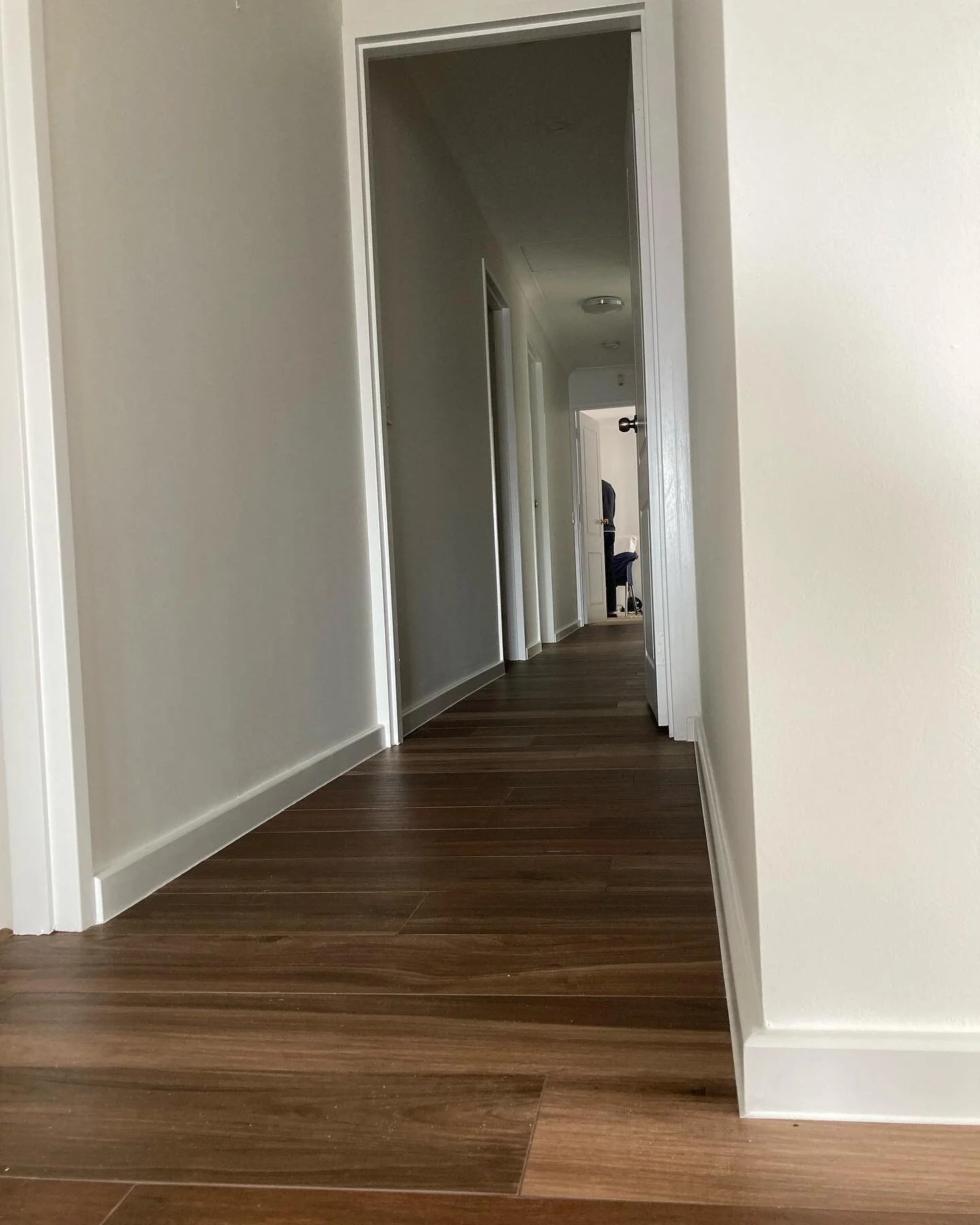This job was a renovation again, where a new extension merged into the existing part of the building. As usual there are always a few challenges along the way, for example where new plastered walls or gyprock meet all the existing elements. But we go