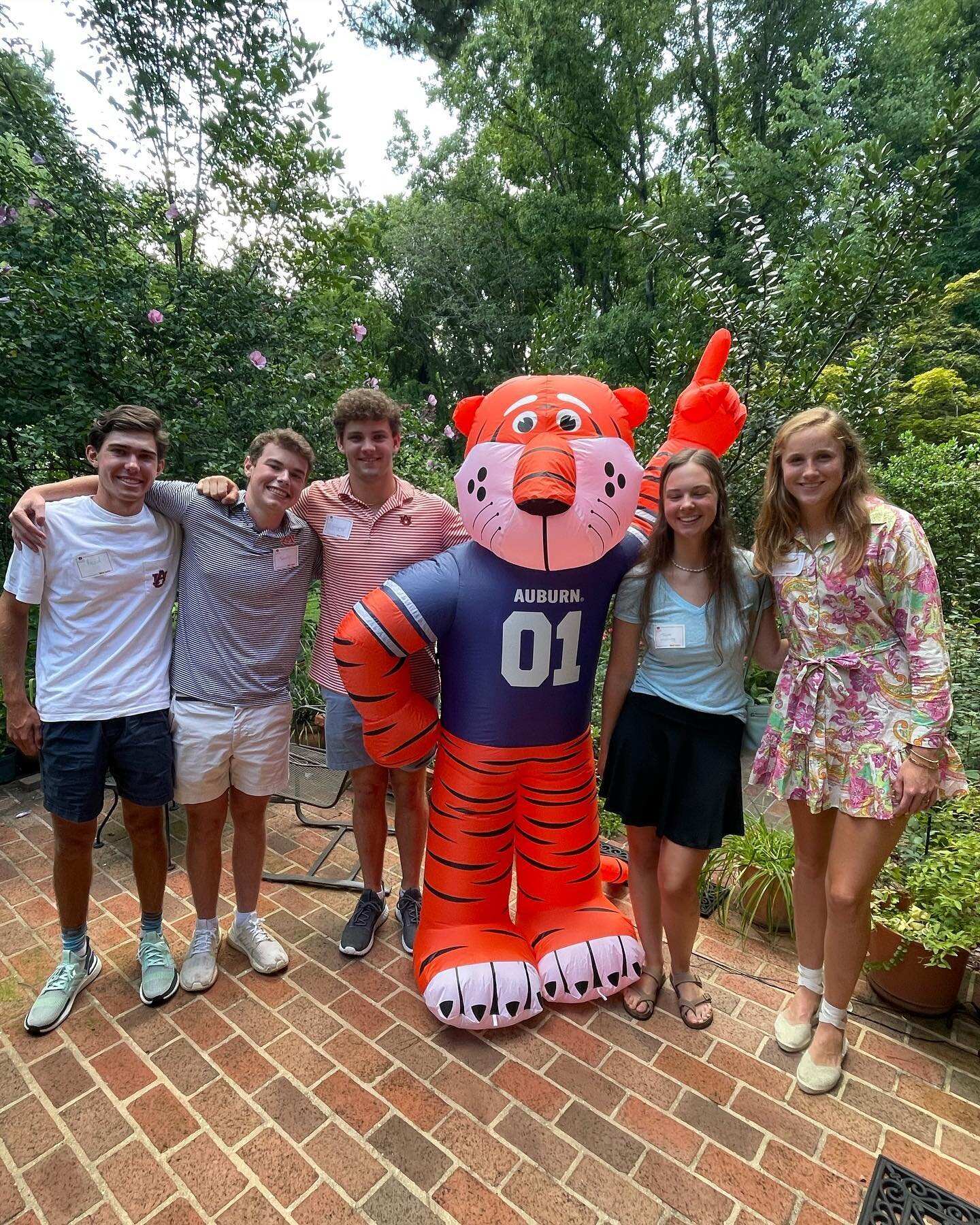 Good luck on the first day of classes to the over 80 Auburn freshmen from the Charlotte Region! We celebrated some of them and their families at our #FreshmenSendOff a few weeks ago! #WarEagle and enjoy your time on The Plains!

#AuburnCharlotte #Aub