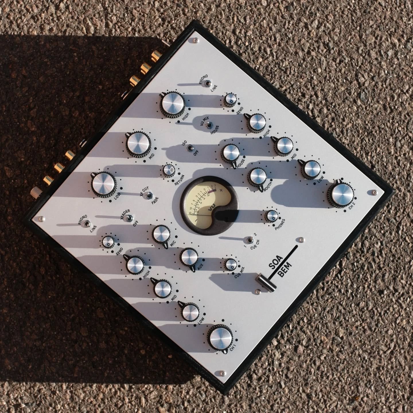 Another OLHO-2R now living in New York City

#rotarymixer #djmixer #djgear #djbooth #hifi #audiophiledj #audiophile #highendaudio #leipzig