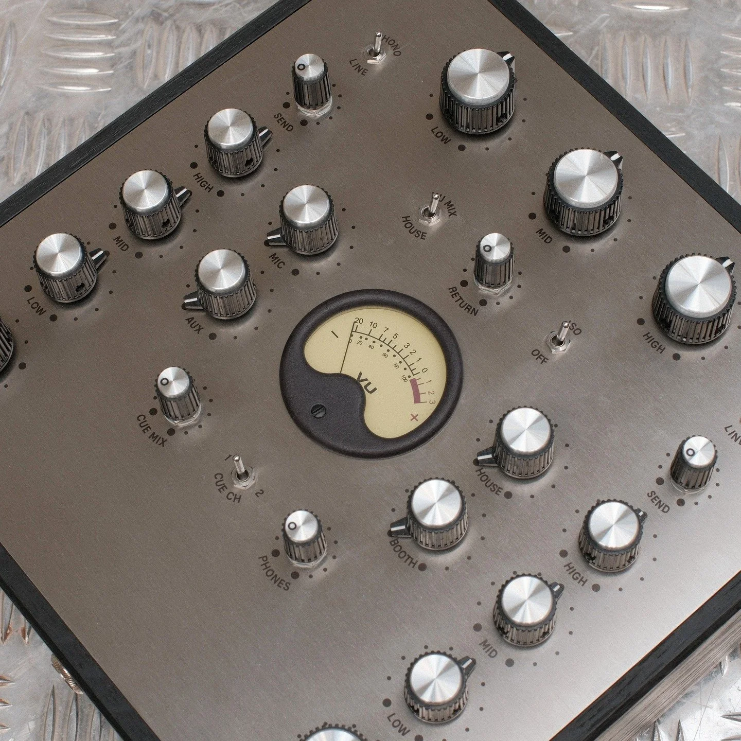 The OLHO-2R is now also available with brushed stainless steel panels and laser engraved markings, bringing the compact unit to a hefty 4kg / 9lbs.

#DJGear #RotaryMixer #AnalogMixer #DJSetup #DJLife #MixingConsole #SoundOnSound #HighEndAudio #ProAud