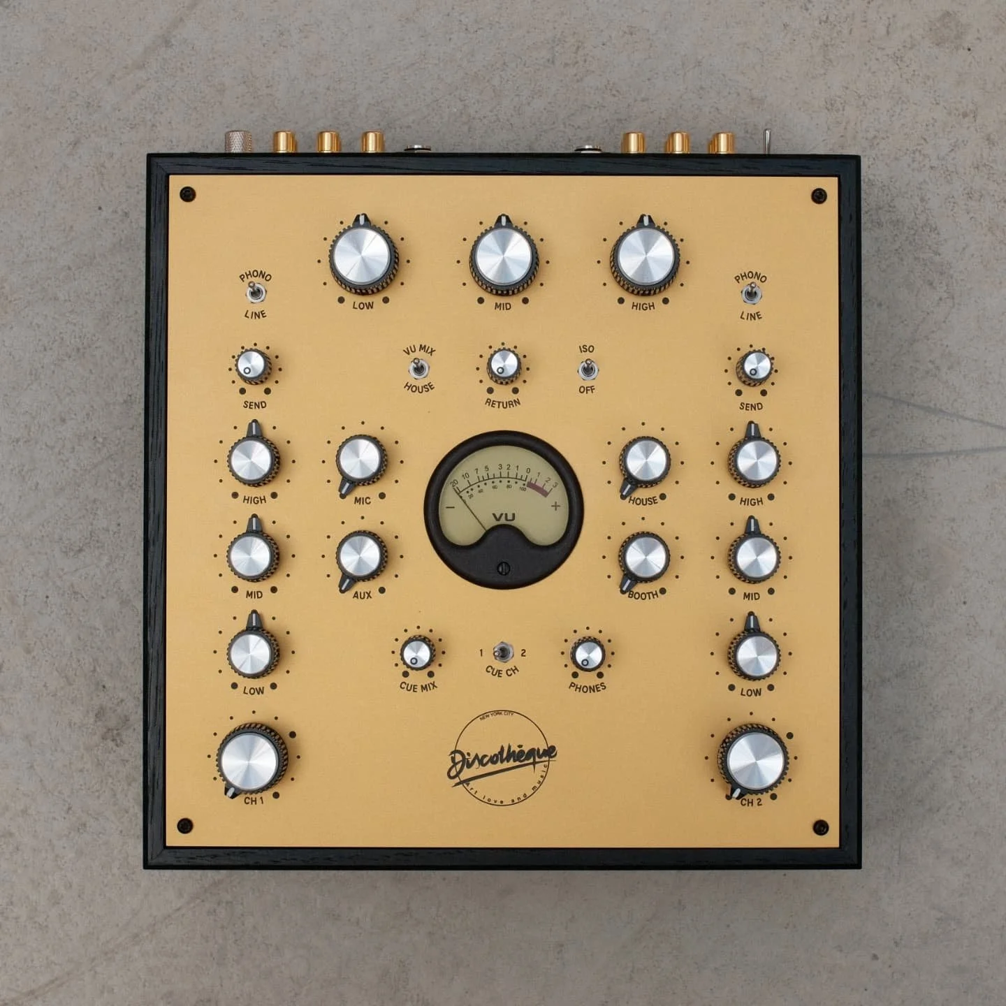 ​A brand new custom OLHO-2R has landed in NYC. It was a pleasure building this gold and black beauty for Tony, a longtime user of many different rotary mixers. His great feedback means a lot to me!

@discotheque_nyc 
@rotaryheaven
@tonydeepdisco