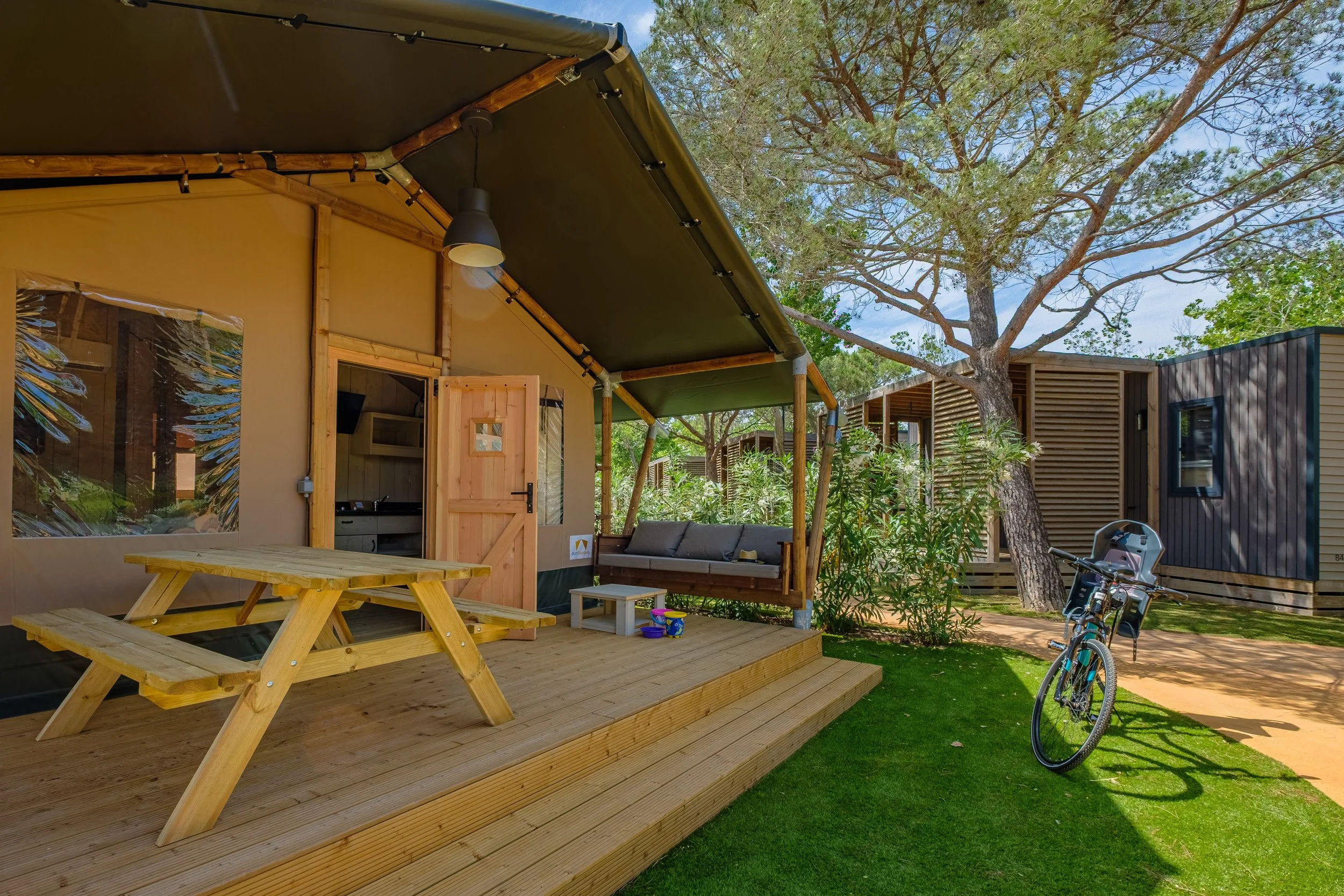 safaris exterior.jpg