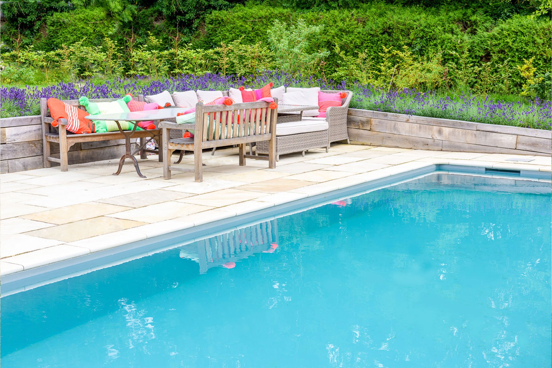 pool-seating-area.jpg