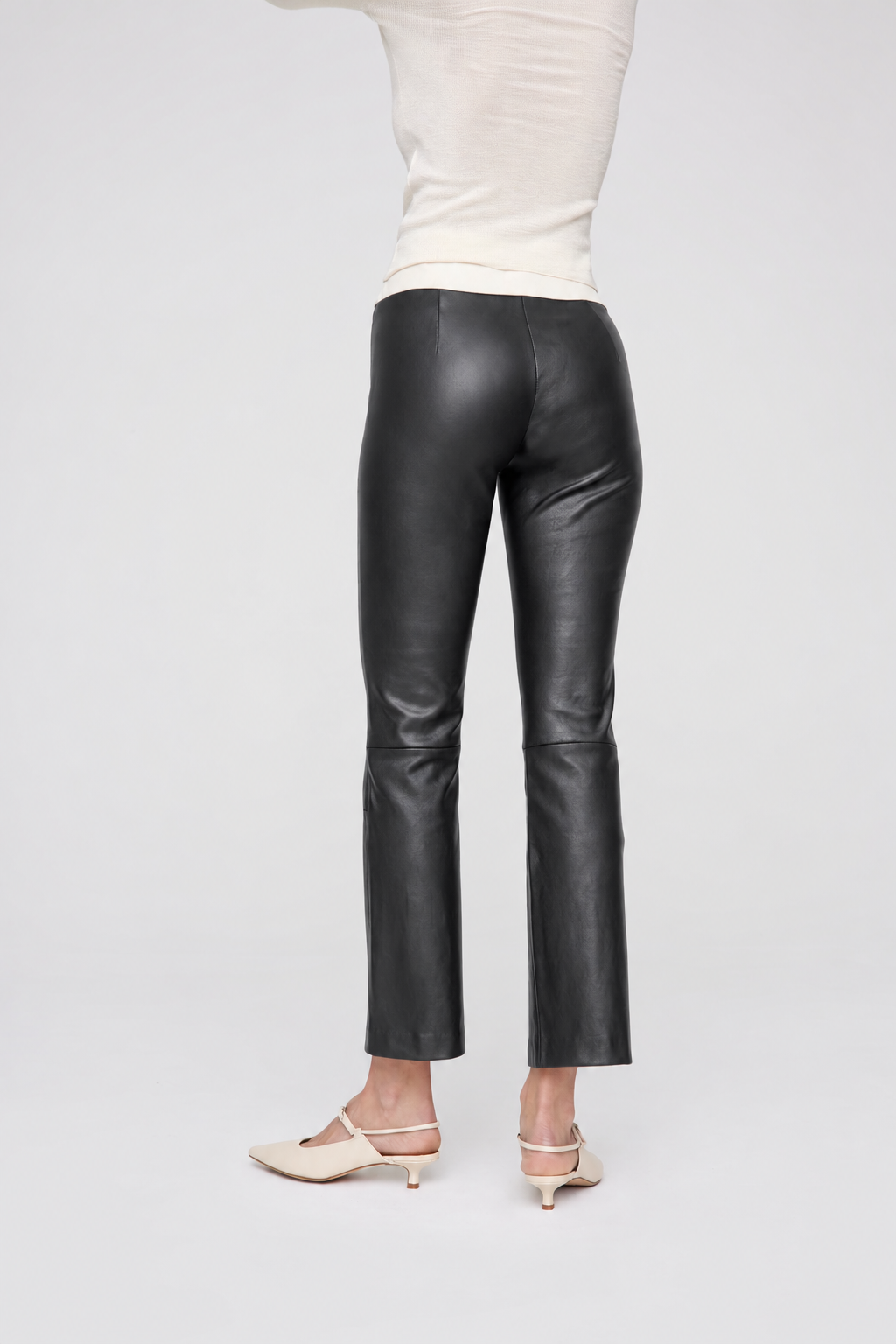 Schwarze Glattledeerhose mit Kick_4.png