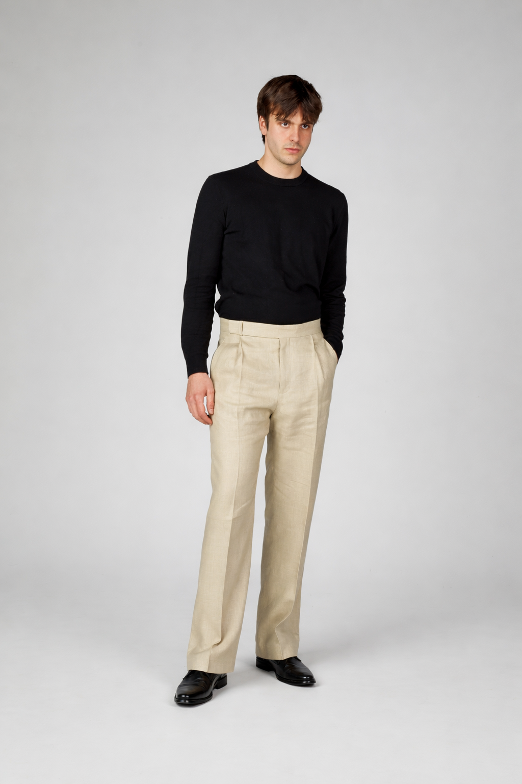 Eleganter Stil im minimalistischen Studio.png