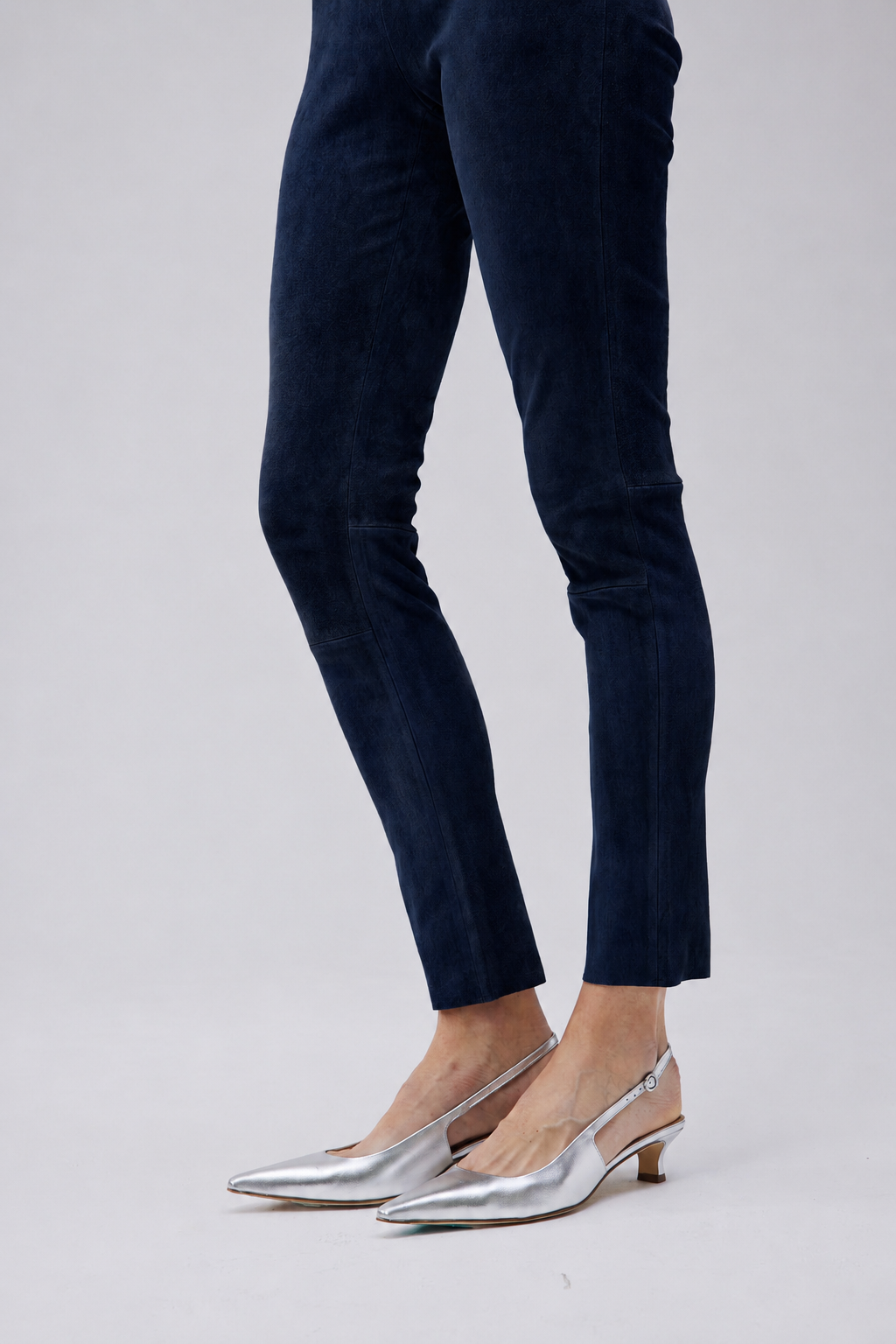 Enge Wildlederhose marine_1 png.png