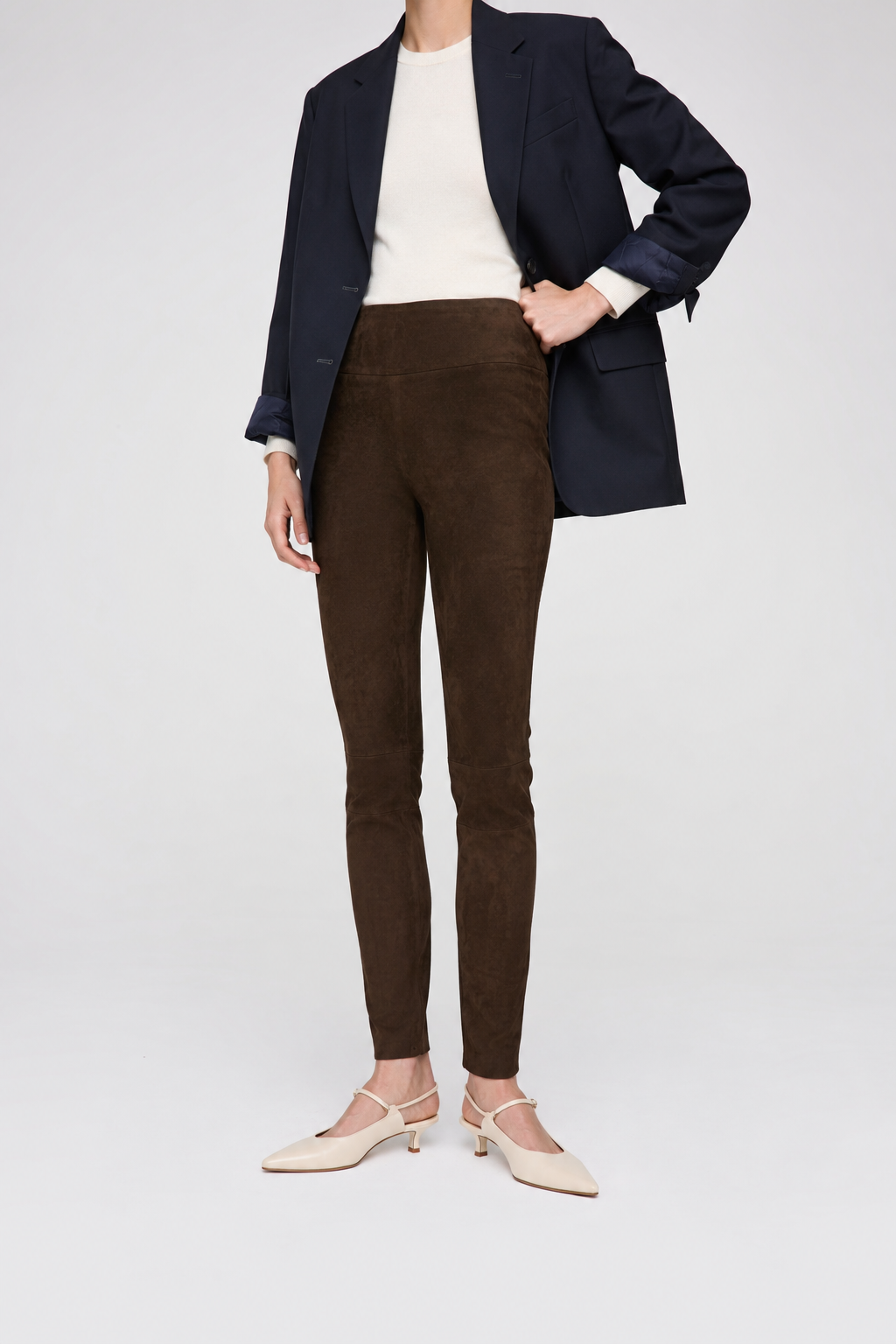 Enge Wildlederhose chocolate 1.png