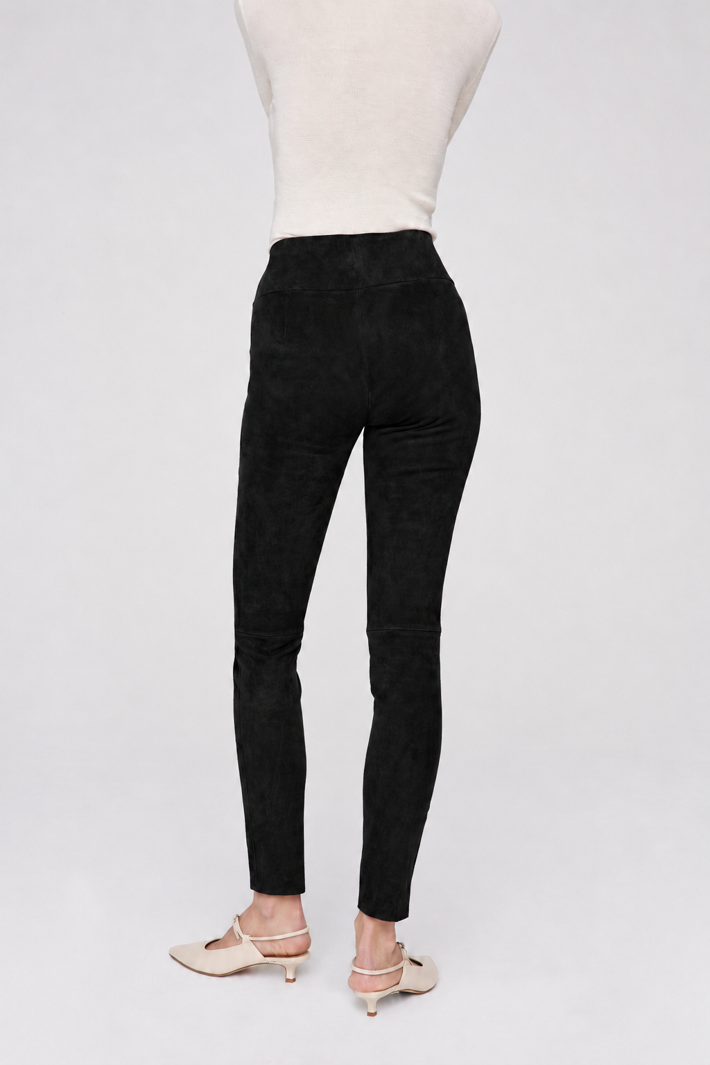 Enge Wildlederhose schwarz-2.png