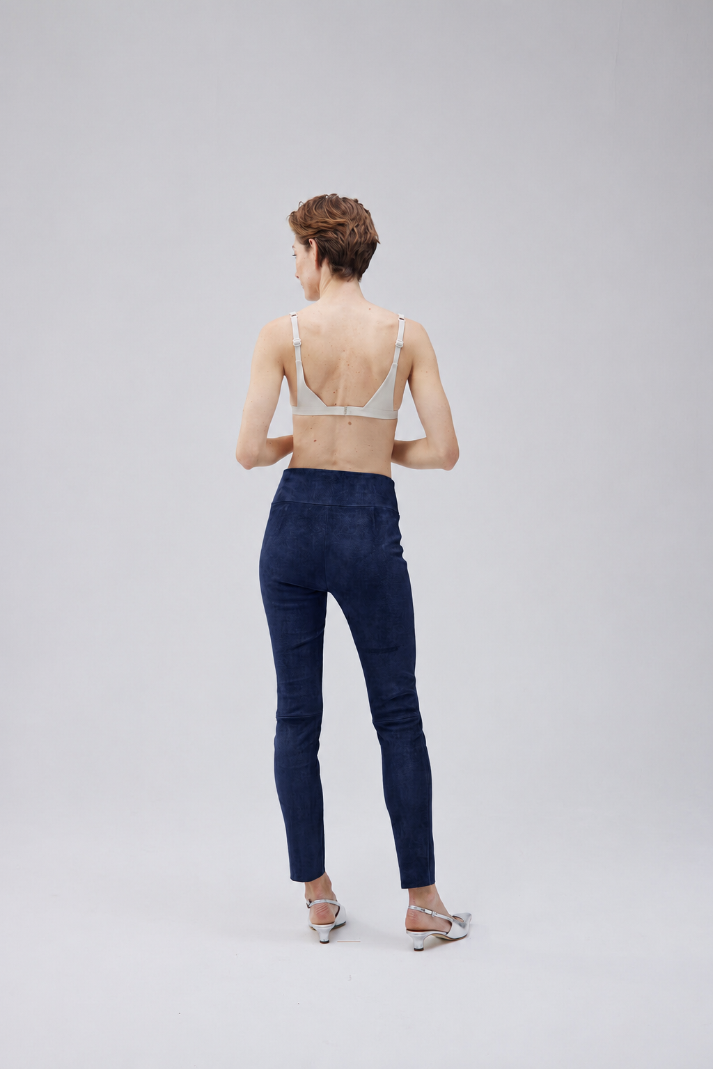 Enge Wildlederhose marine_3.png
