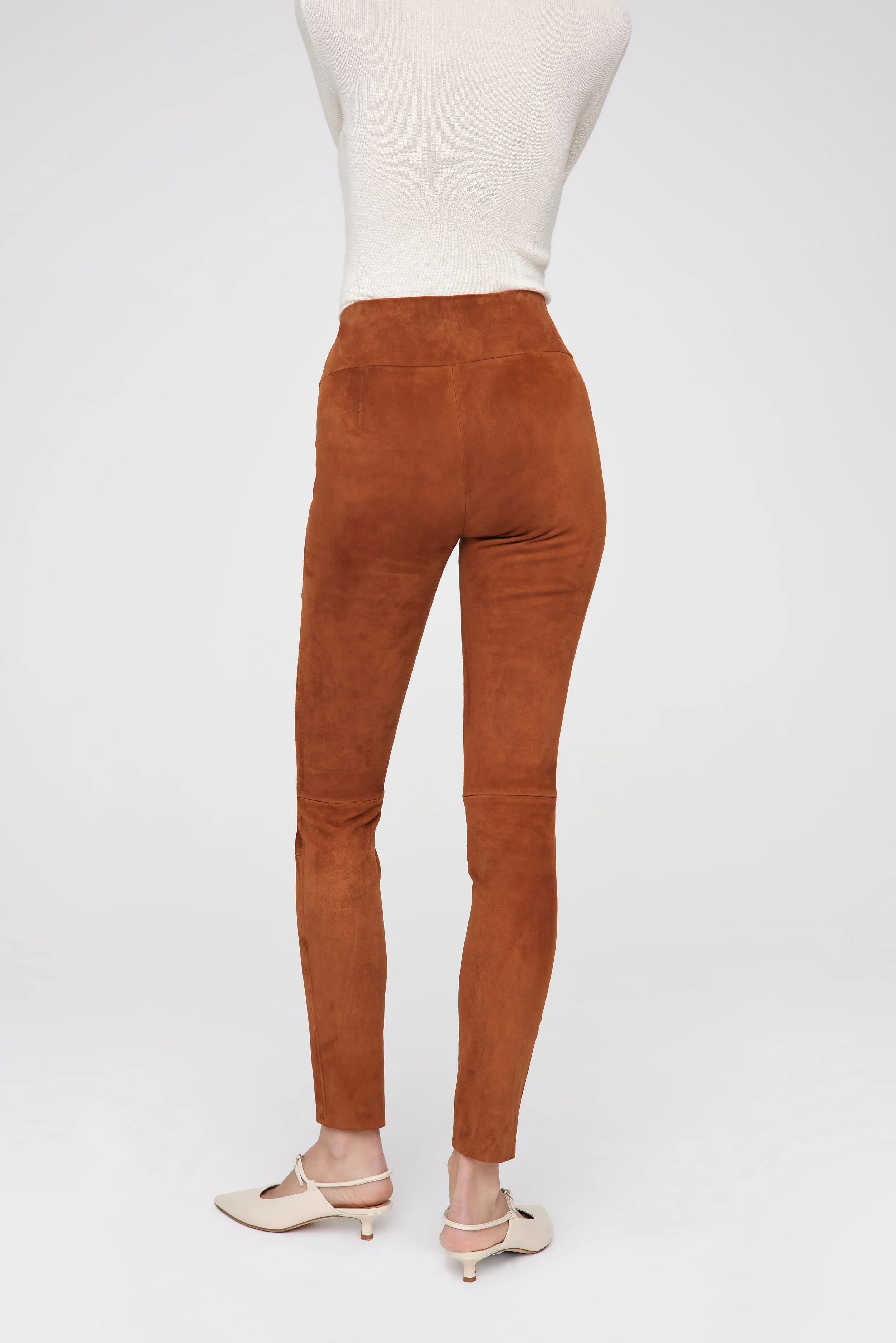 Enge Wildlederhose 3.jpg