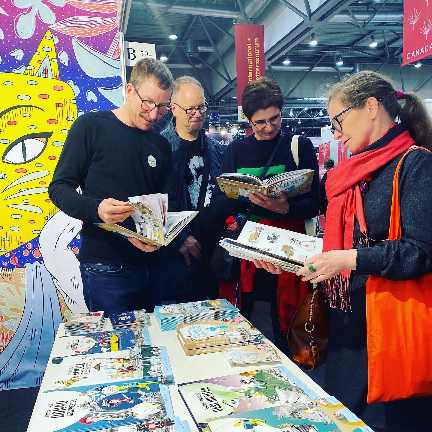 Sch&ouml;ne B&uuml;cher, sch&ouml;ne Gespr&auml;che @leipzigerbuchmesse - Danke! ⭐️

@gastland_leipzig23 @leipzigermesse @leipzigerbuchmesse @_neuton_neuton @wolf_gang_hartl @magdahassan_ink @diedonaupiraten #buchmesse #leipzig #illustration @edition