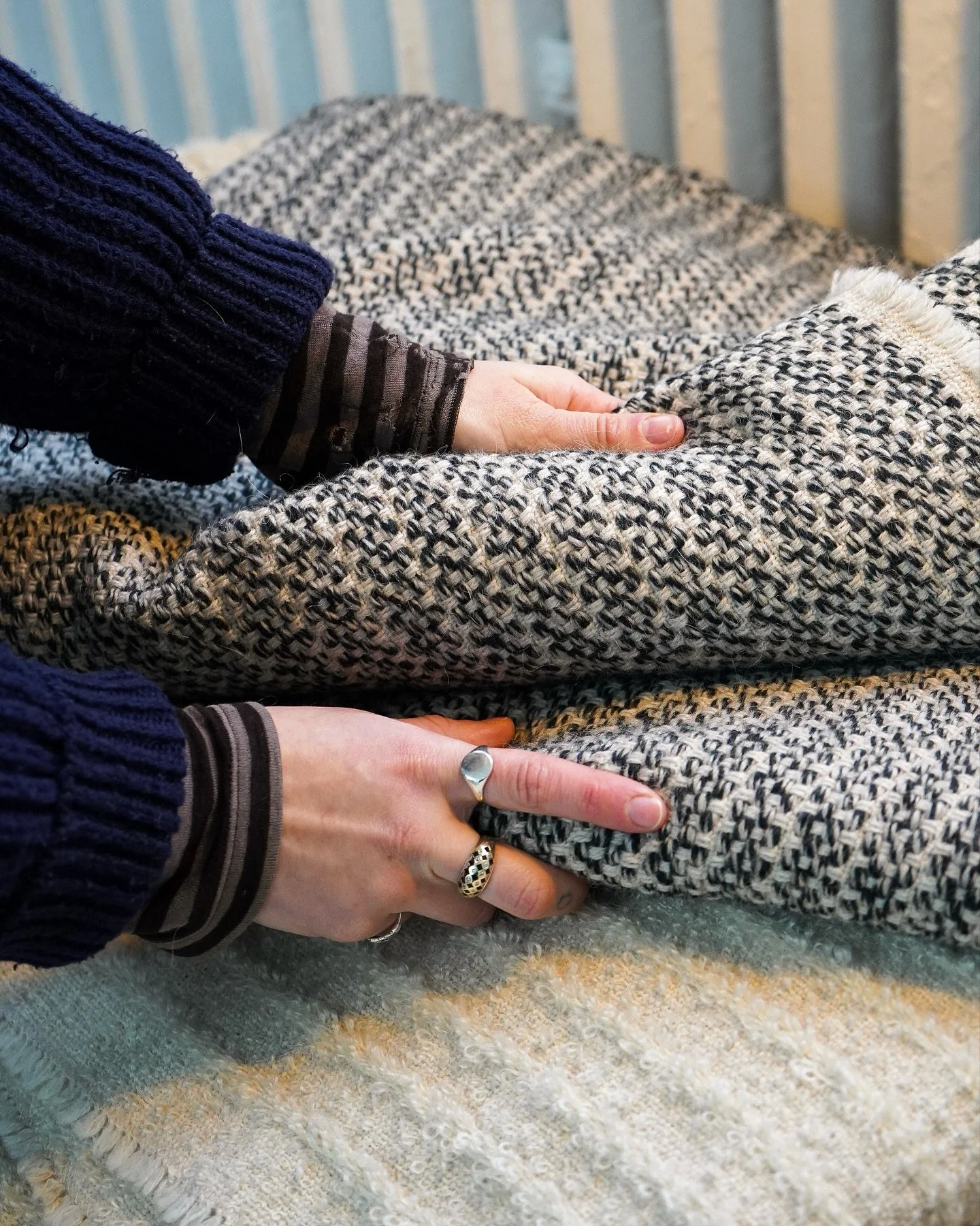The weathers changing and it&rsquo;s got me thinking about this bespoke bedspread from earlier in the year...swipe to see her in all her glory! 

Handwoven in alpaca &amp; lambswool with hand stitched seams