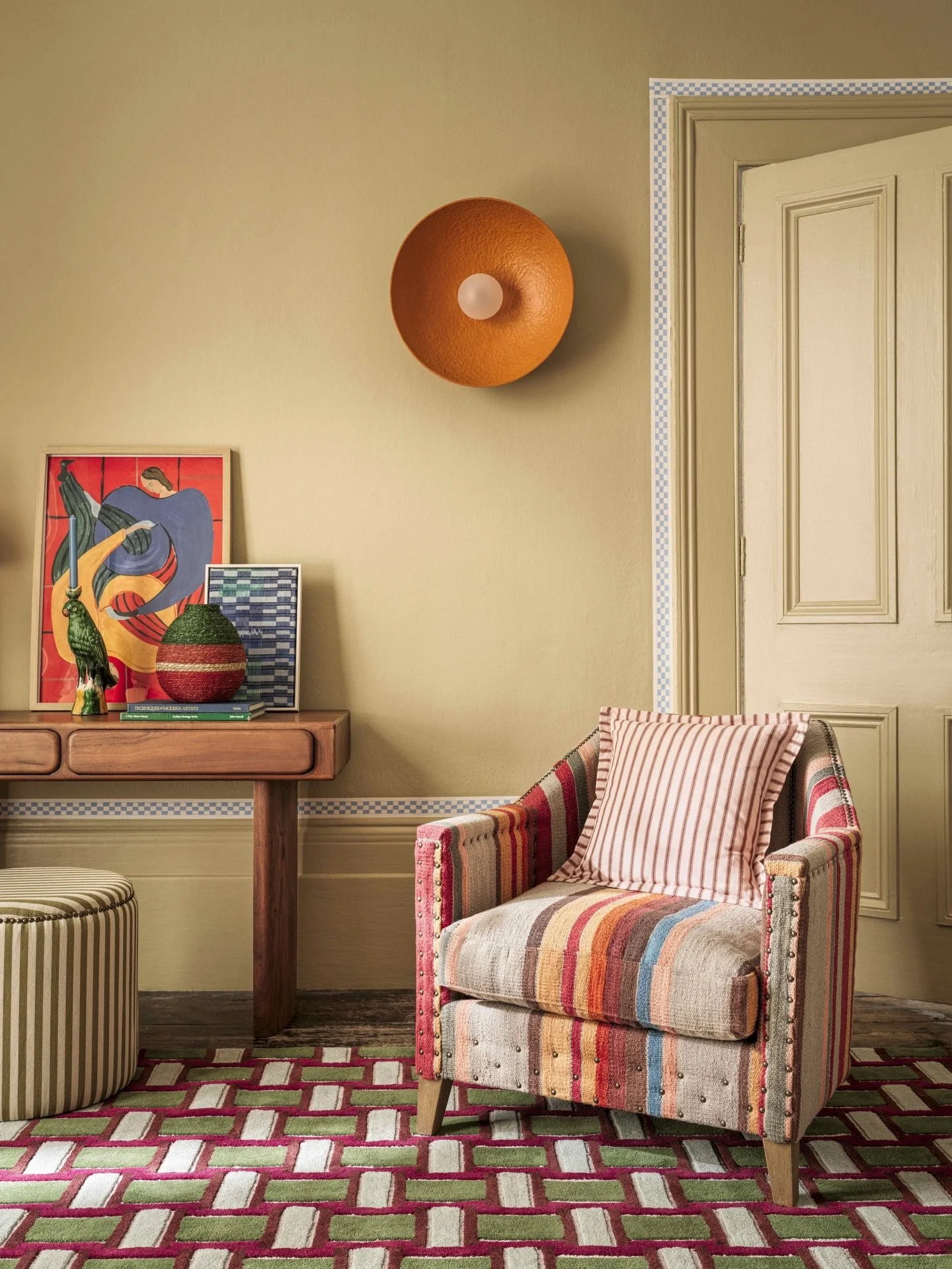 A pleasure seeing my piece &lsquo;Shift&rsquo; so joyfully curated in the April issue of @housebeautifuluk 

&lsquo;The Art of the Mix&rsquo; 
Photography @jondayphotography 
Styling @rebeccadeboehmler.stylist 
Direction @sarahkeadyuk 
Courtesy of He