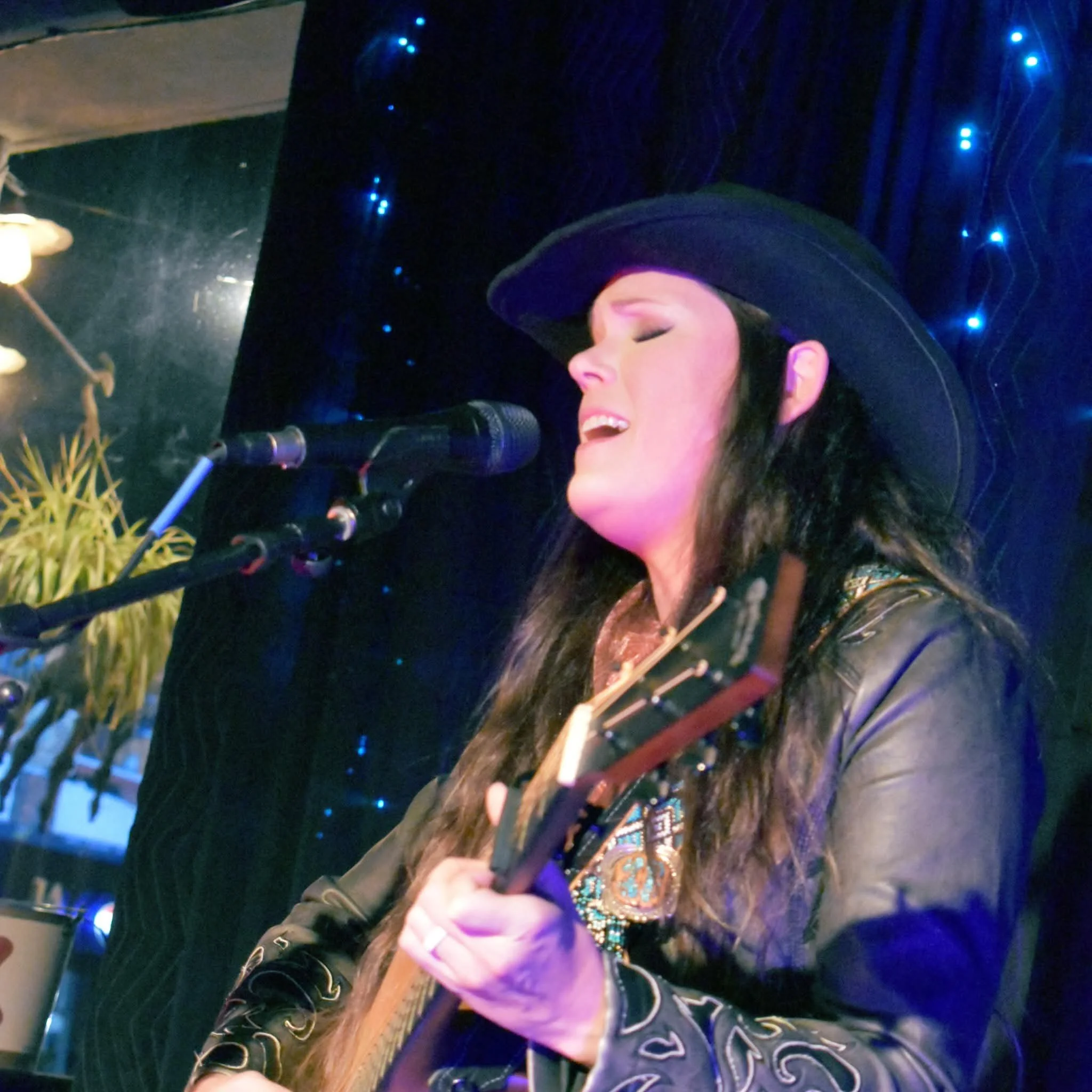 ELYSIAN GARDENS PRESENTS: KYNDLE MINTER