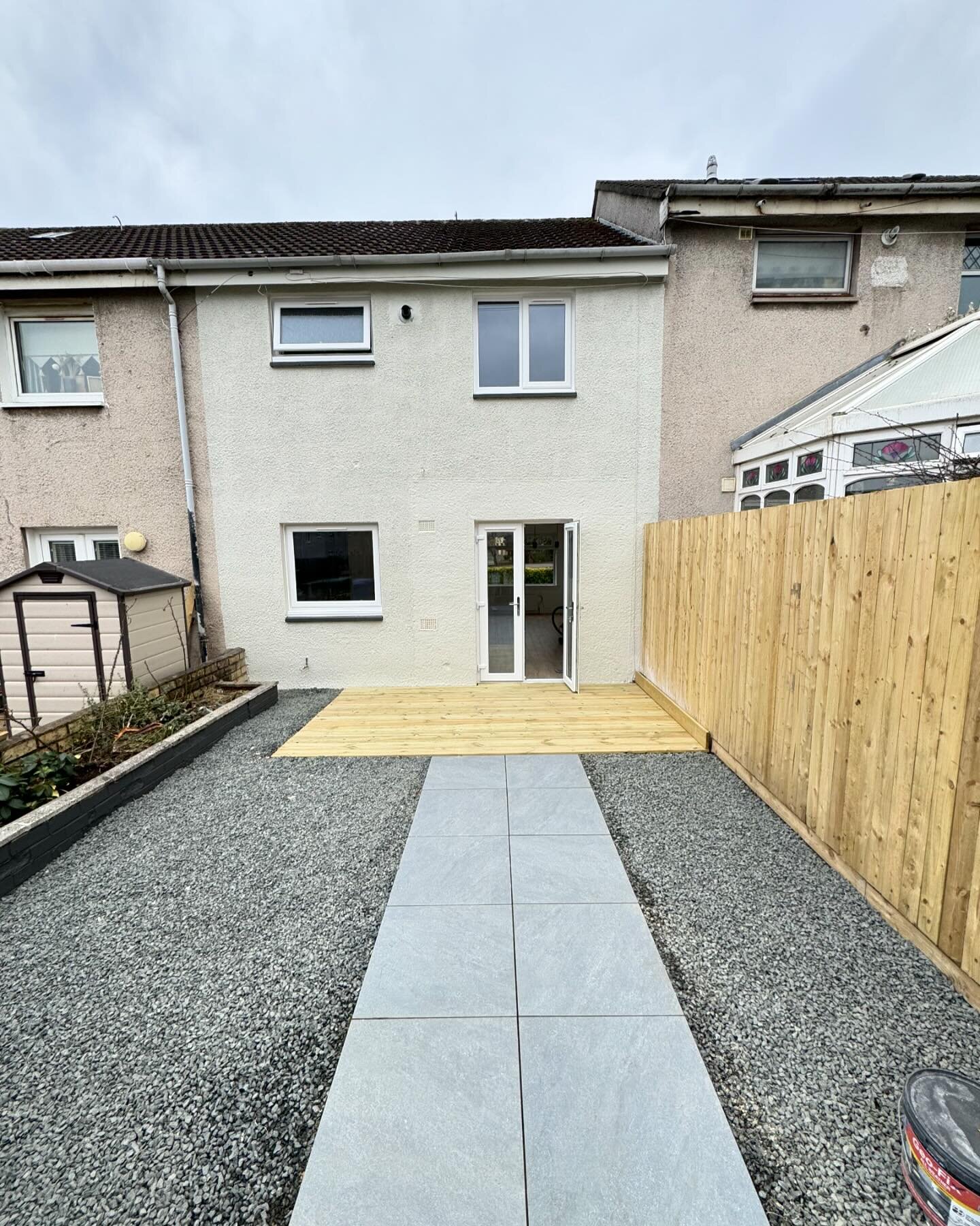 Back garden complete!

Another major step to getting this on the market, finishing the back garden, what a difference. This house is truly walk in condition, absolutely nothing required at all other than move your furniture in and personalize with de