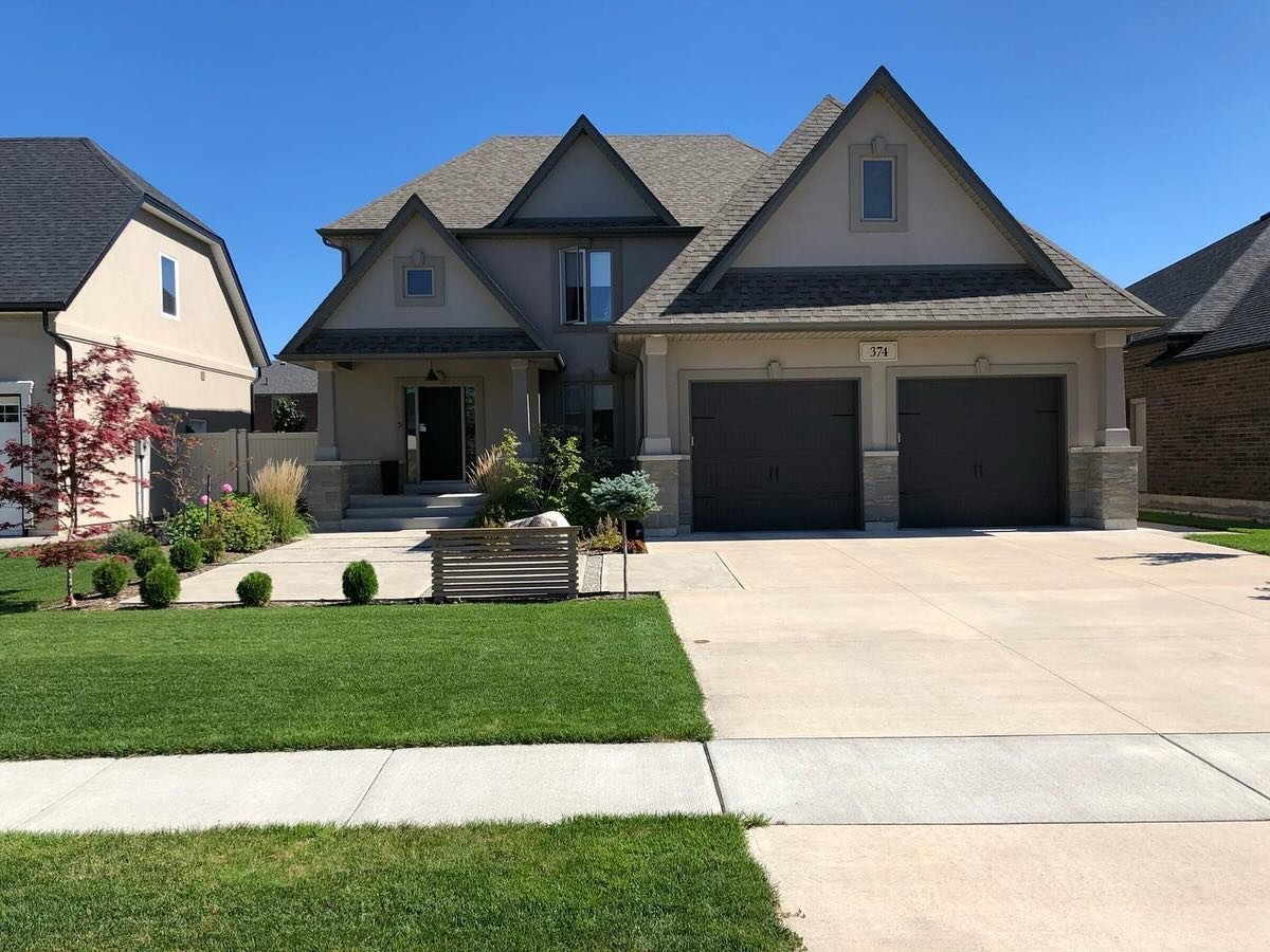 Found these photos this morning while looking for something else. This was our house in Canada, we bought this in June 2014, it came exactly as you see in photo 2&amp;3, not a shred of landscaping, just a house on a mud plot. 

We had been pro active