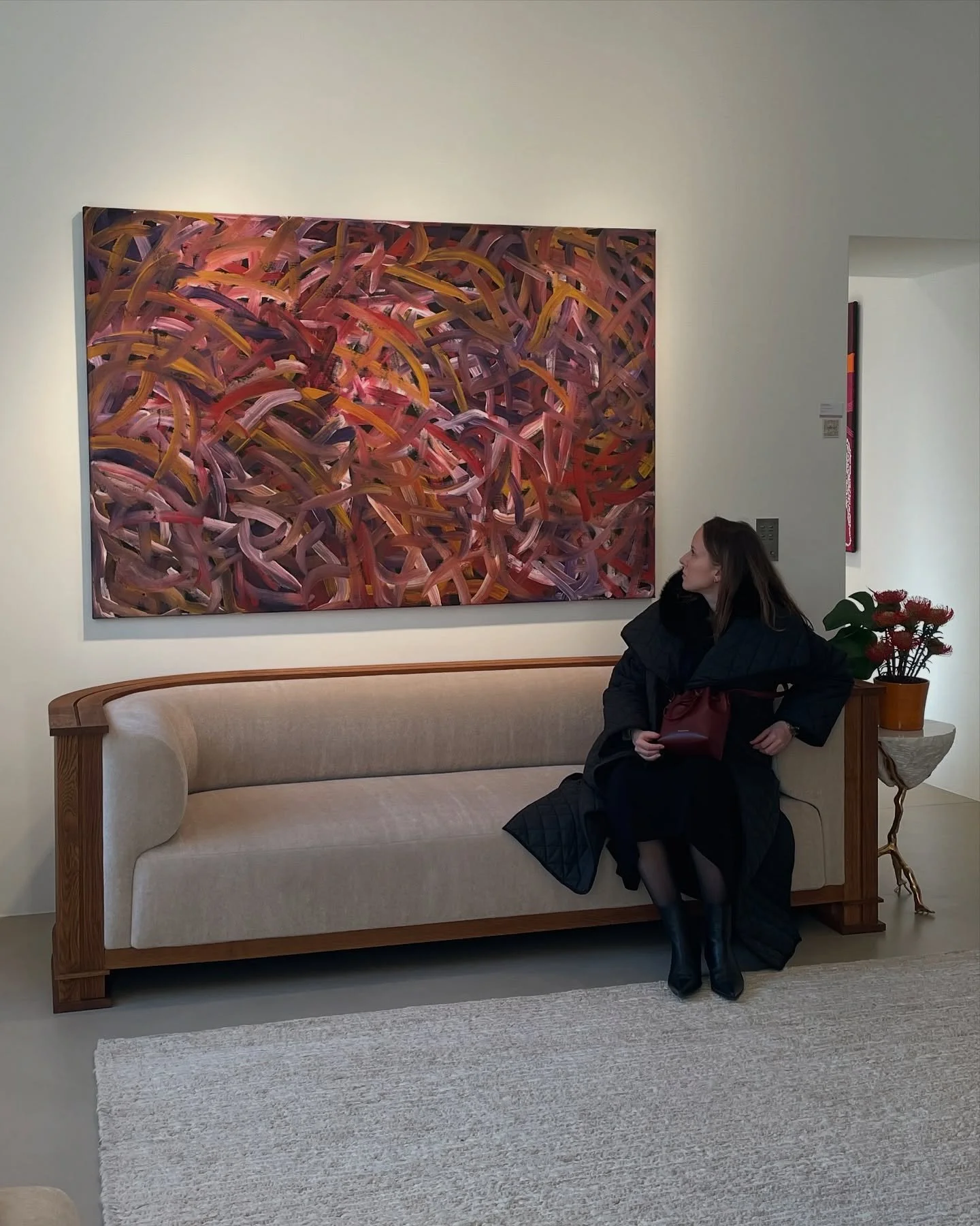 @artgeneve c&rsquo;est termin&eacute; ! Merci &agrave; nos ambassadrices @eva.sz_d et @leonore_cachat ainsi qu&rsquo;&agrave; nos membres suisses pour leur accueil et ce programme riche en d&eacute;couverte ! En photo @ekaterinabembel admirant &laquo