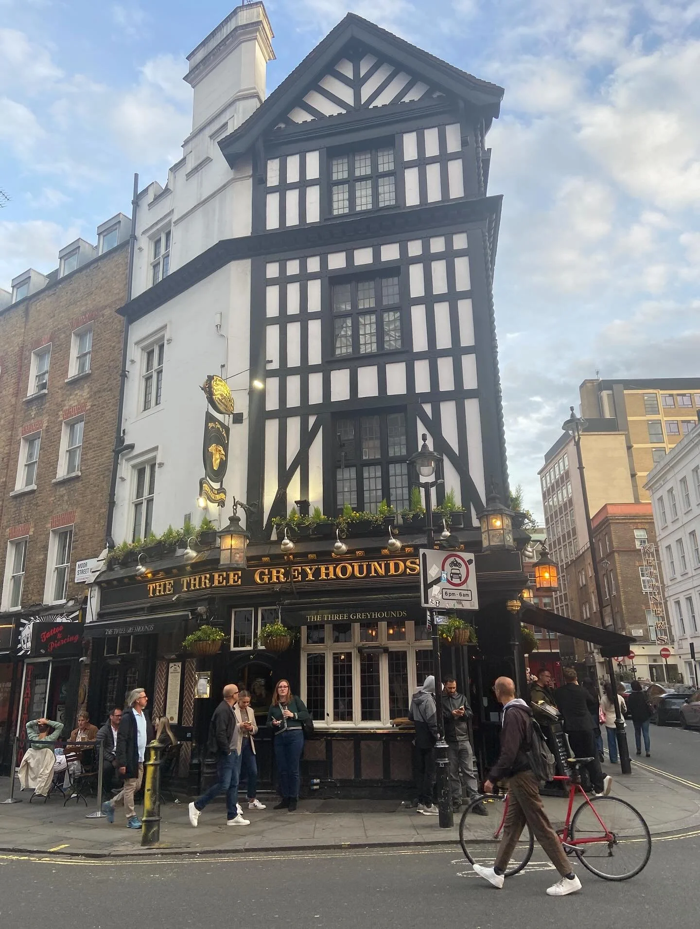 Long live British pub culture